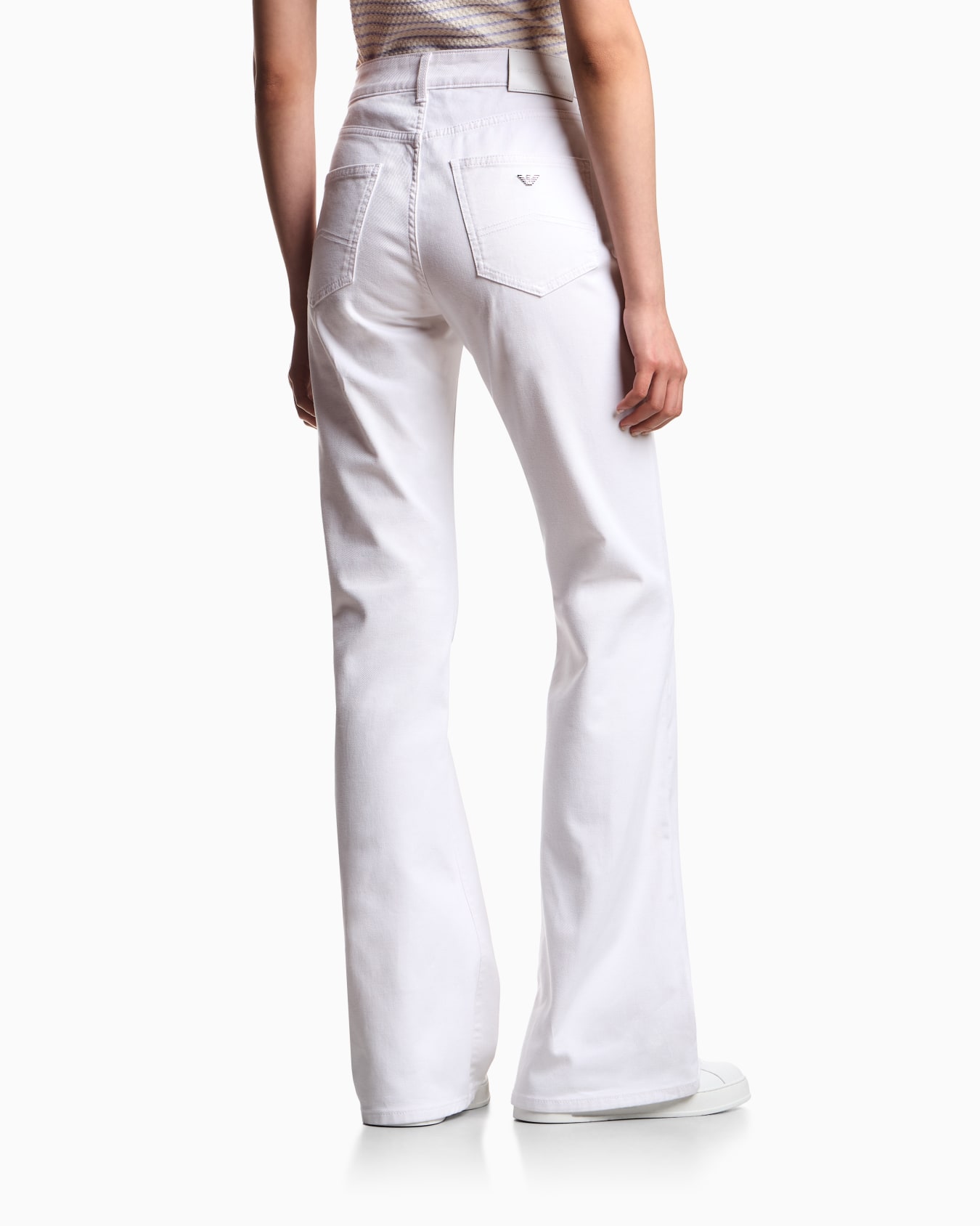 J47 Mid-rise flared-hem jeans in light worn stretch denim Slide 2