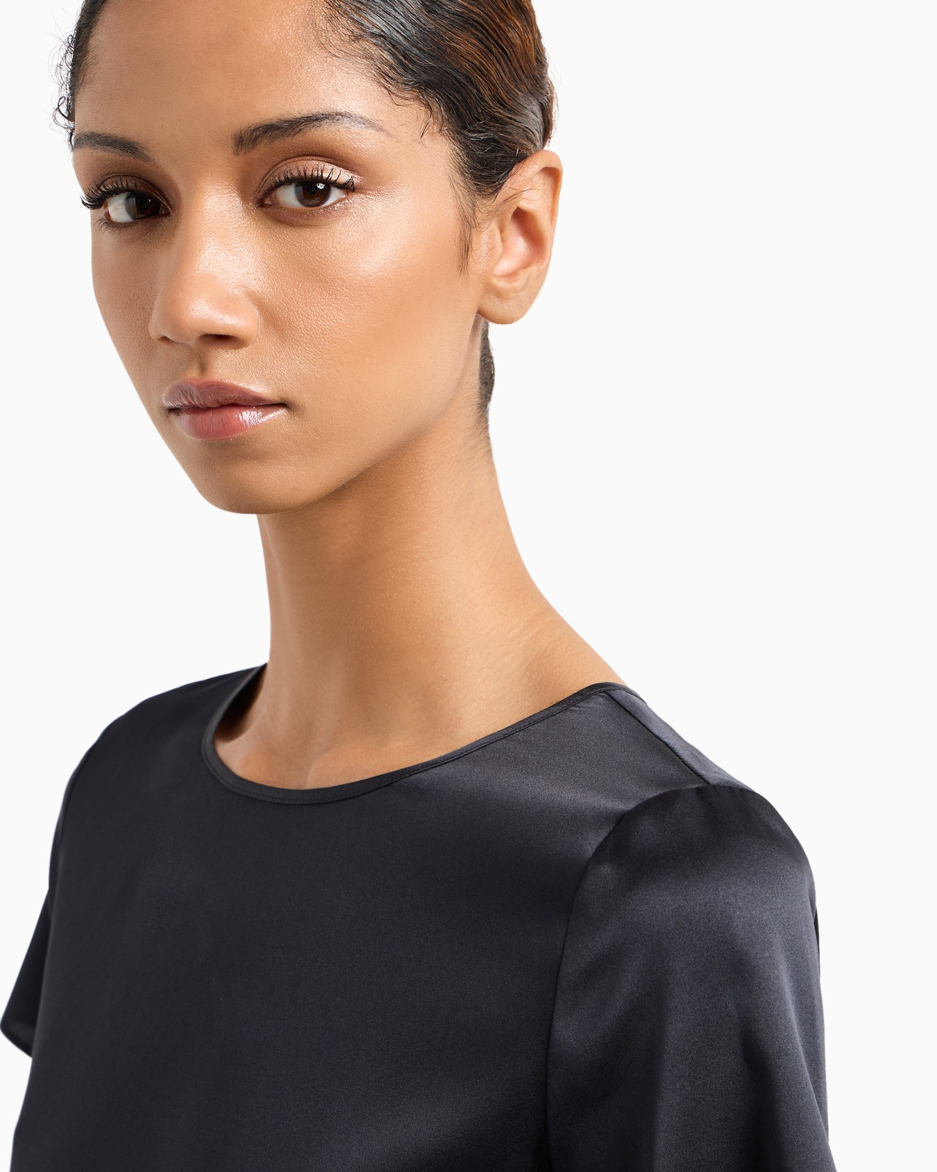Short-sleeved silk satin blouse Slide 4