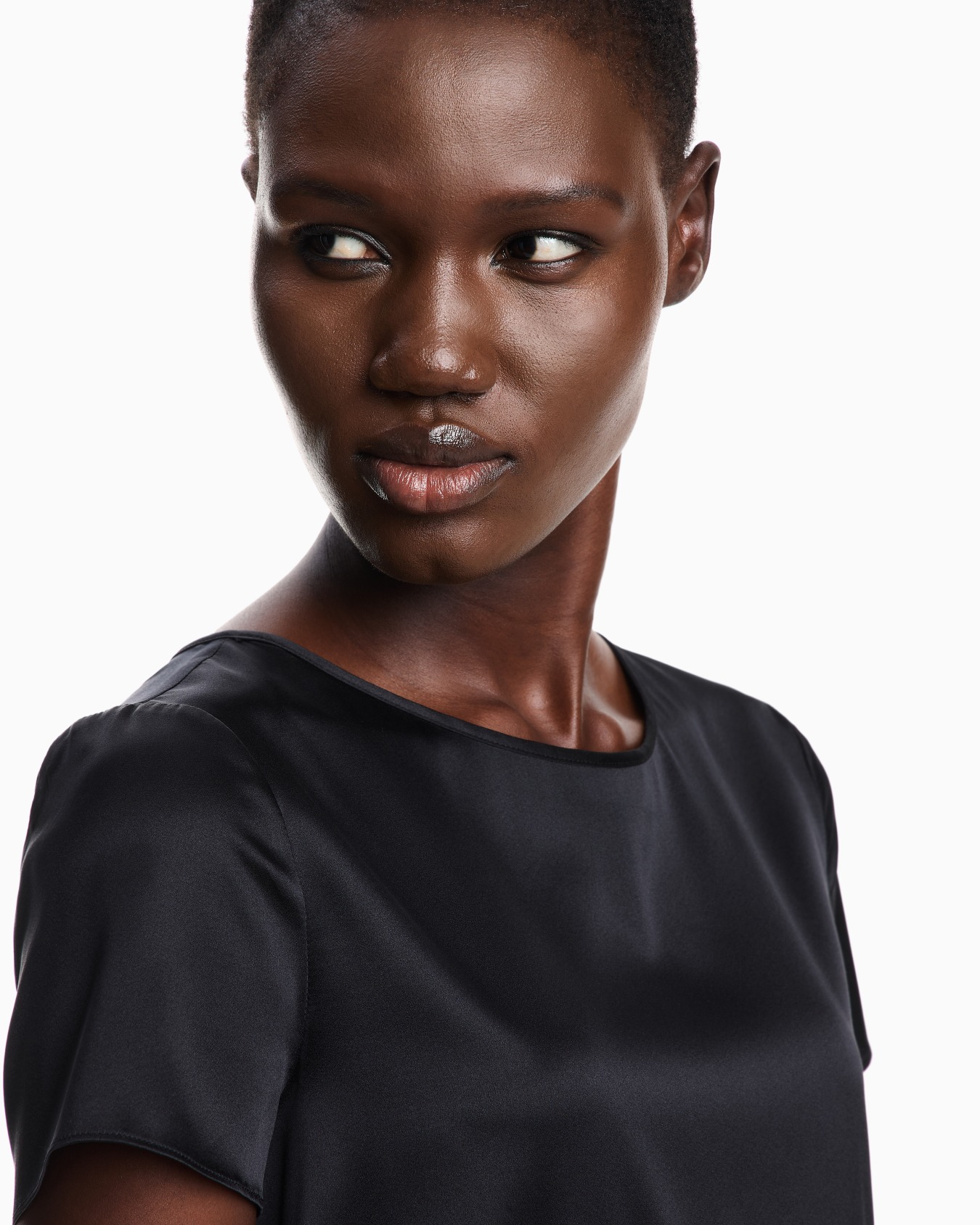 Short-sleeved silk satin blouse Slide 4