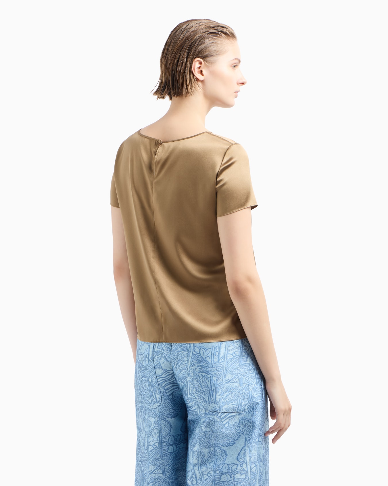 Short-sleeved silk satin blouse Slide 3