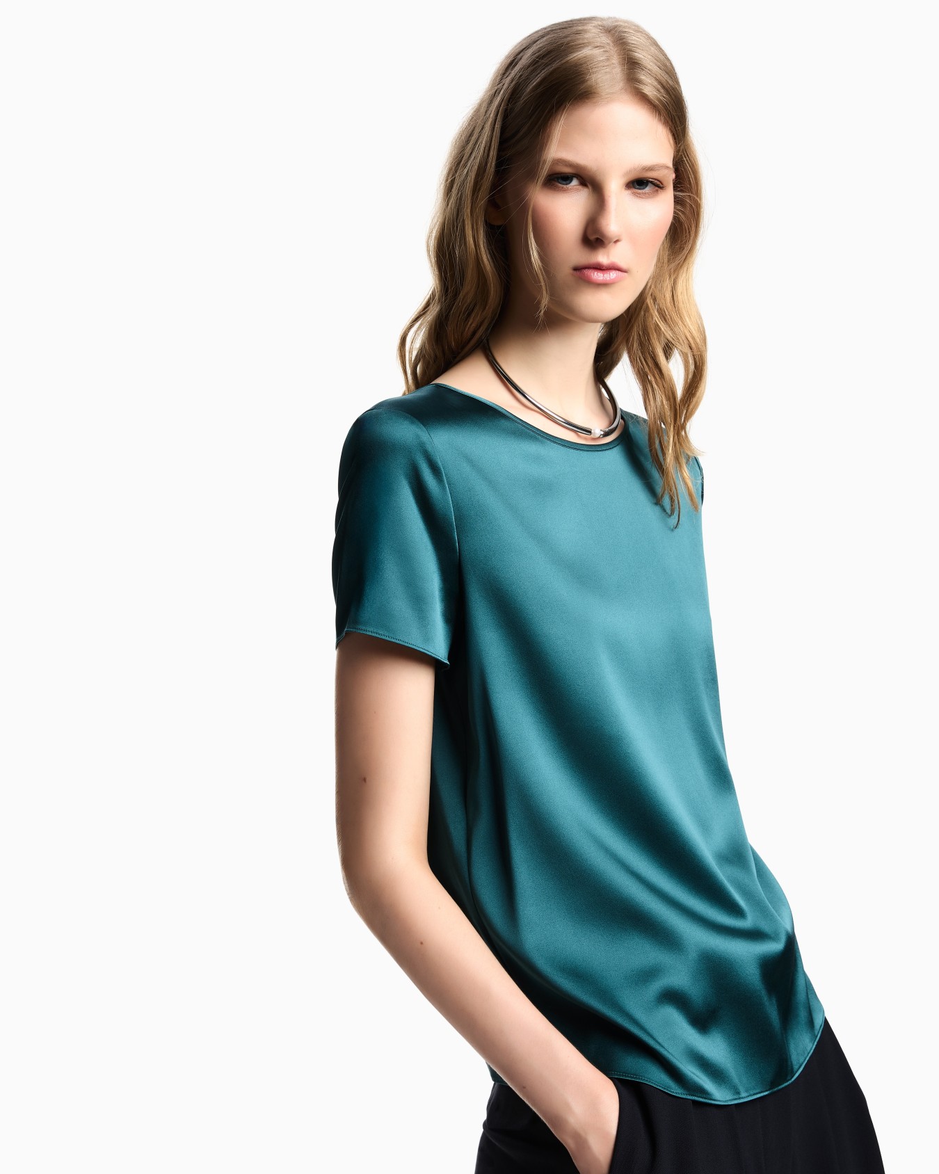 Bluse mit kurzen Ärmeln aus Seidensatin Folie 4