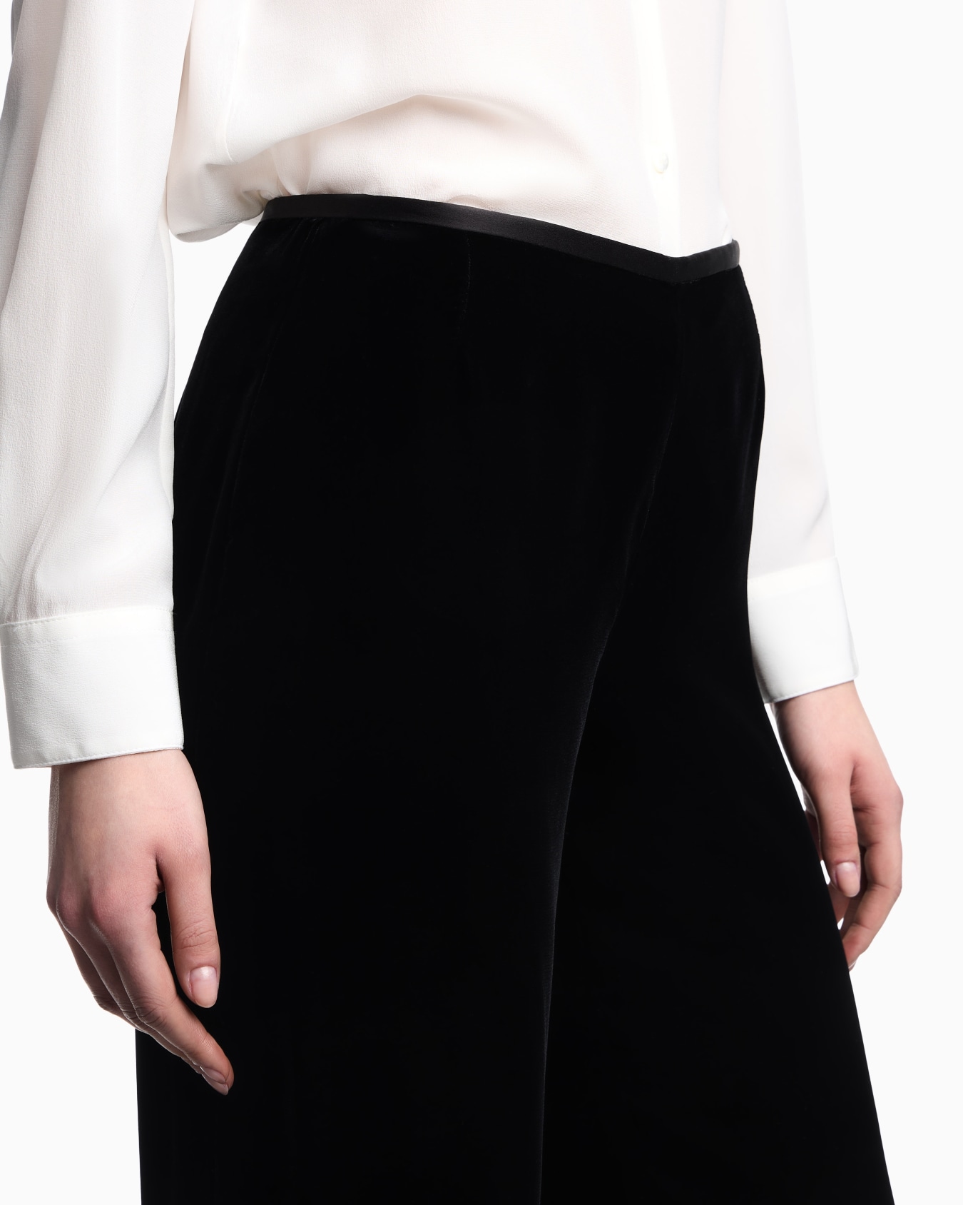 Velvet palazzo trousers Slide 6