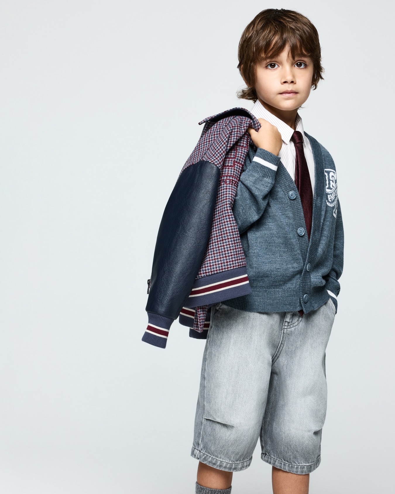 Poplin shirt with monochromatic eagle embroidery Slide 4