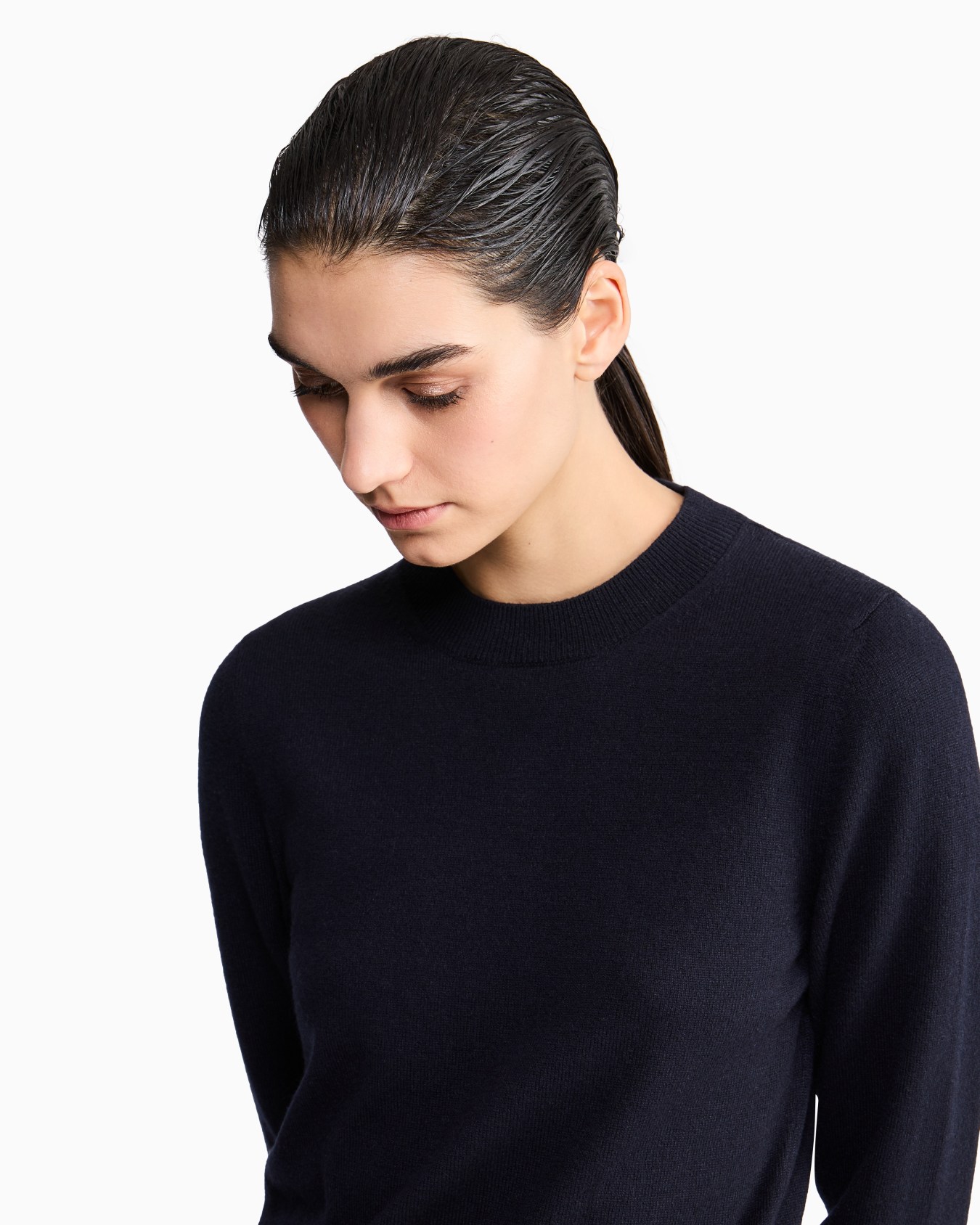 Cashmere sweater with ribbed profiles Slide 6