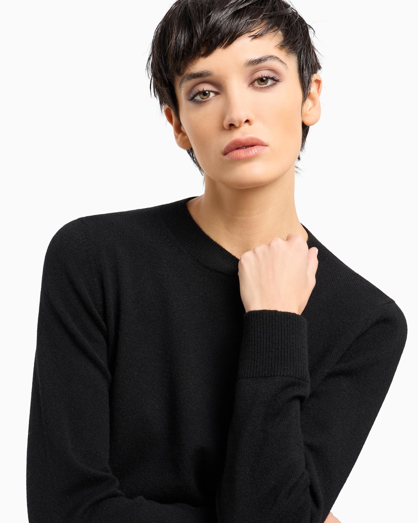 Cashmere sweater with ribbed profiles Slide 4