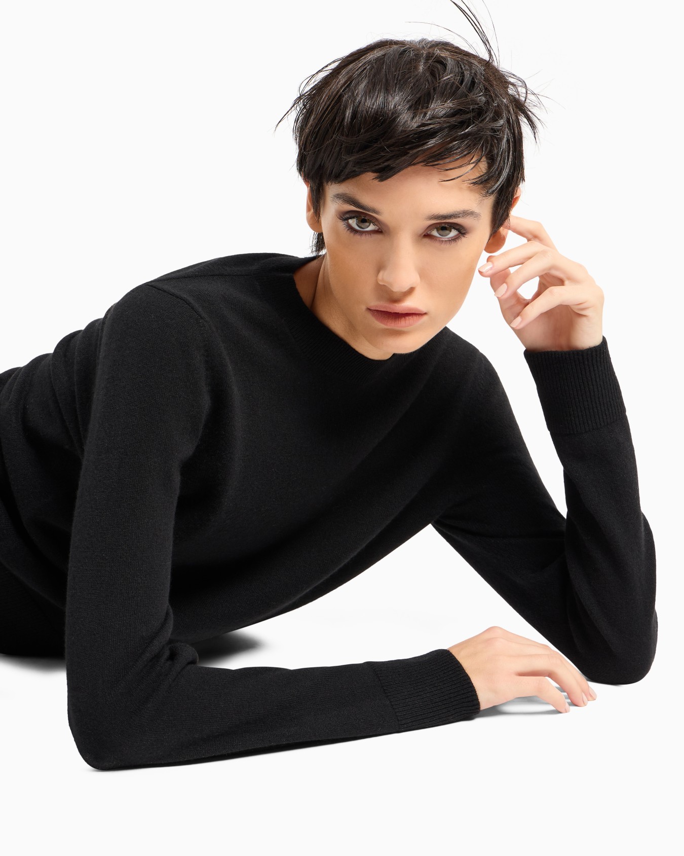 Cashmere sweater with ribbed profiles Slide 5