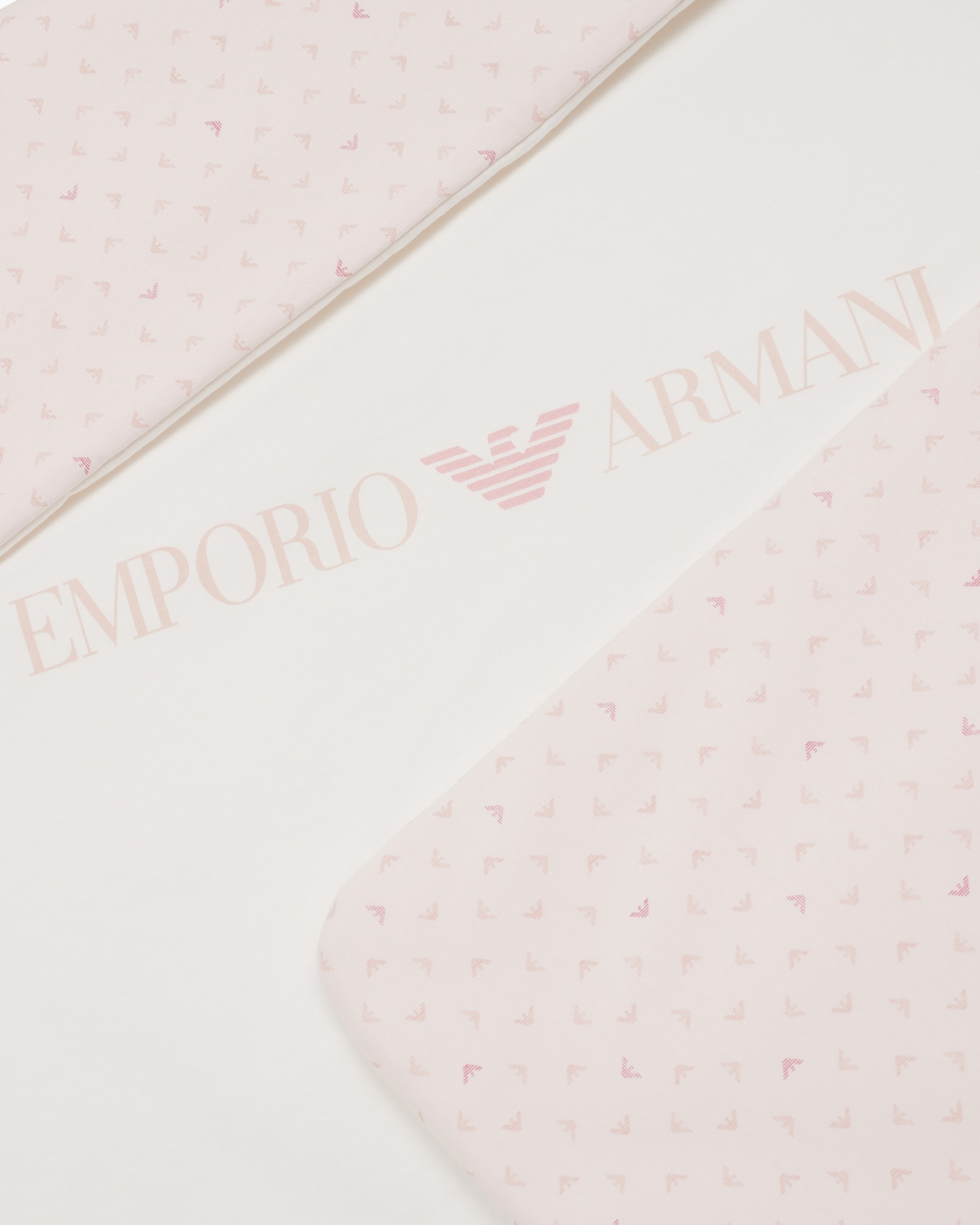 Double-faced blanket with op-art logo and eagles Slide 1