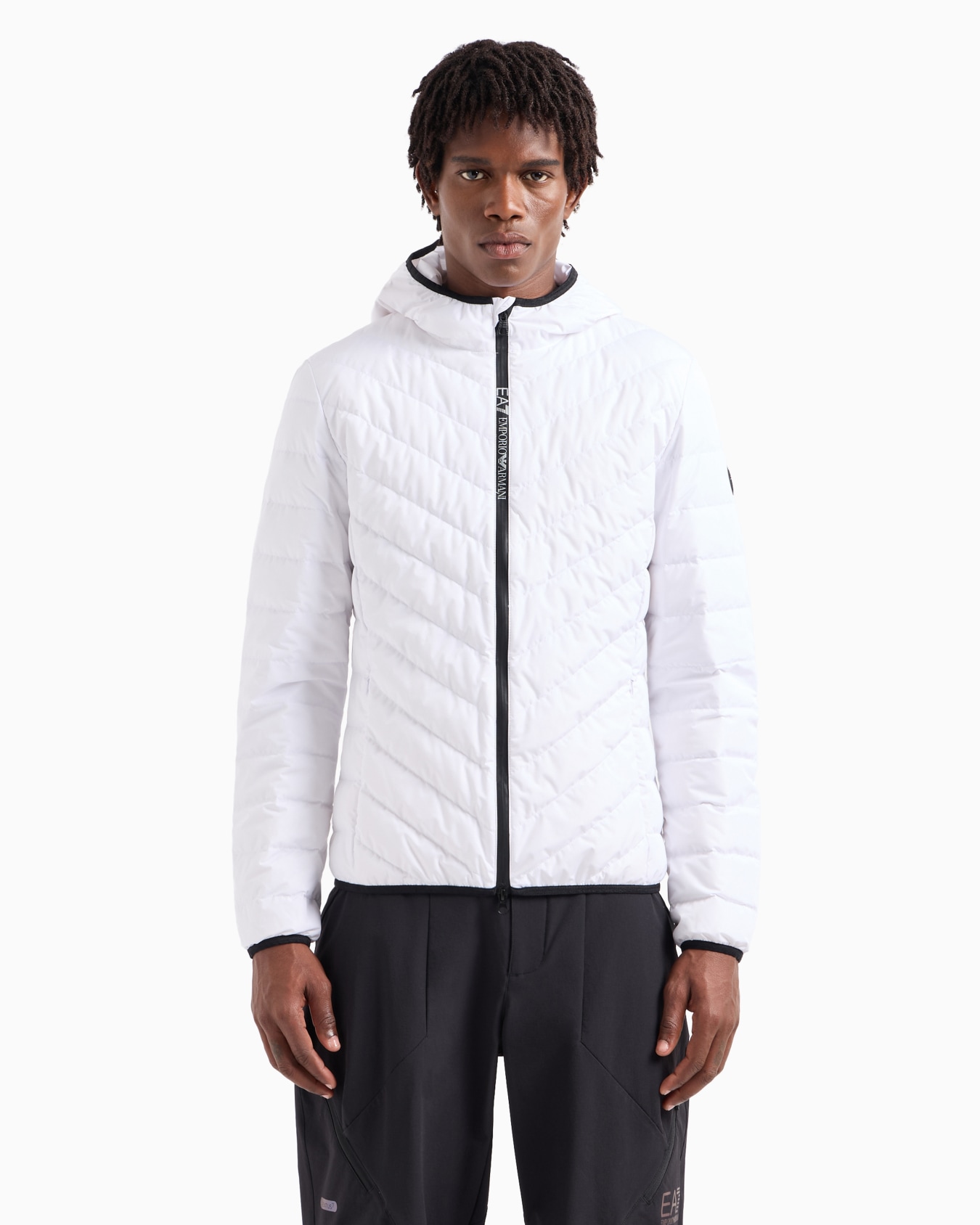 Chaqueta de plumas Premium Shield con capucha Diapositiva 4