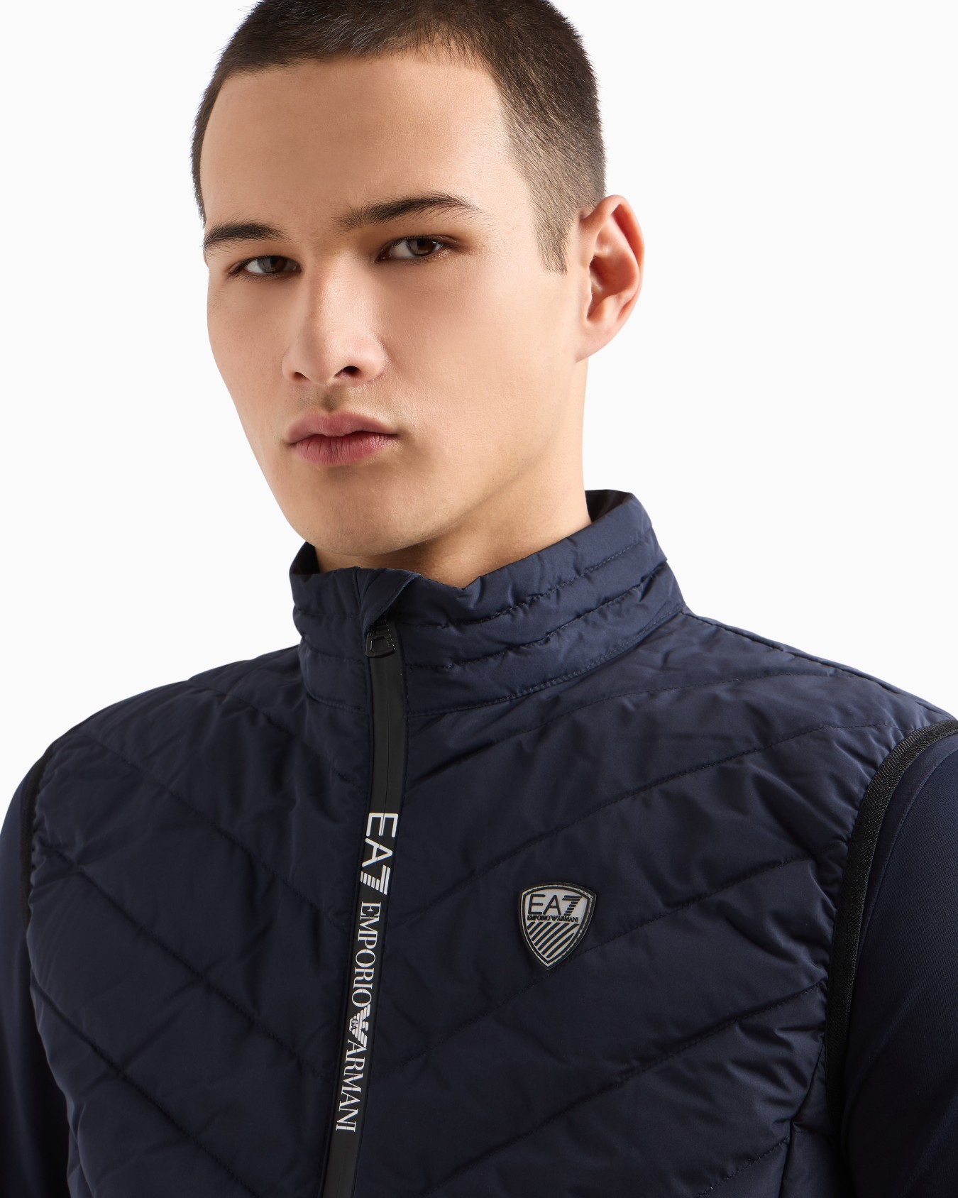 Packable technical fabric padded gilet Slide 4
