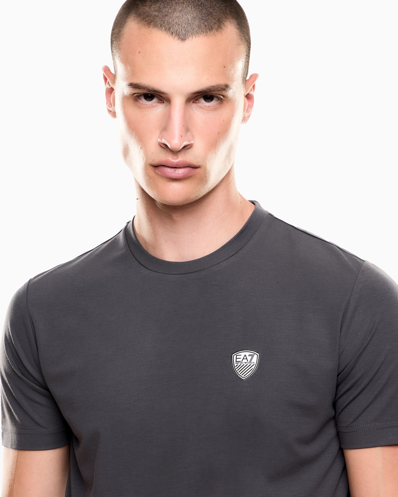 T-shirt girocollo Premium Shield in misto viscosa Slide 4