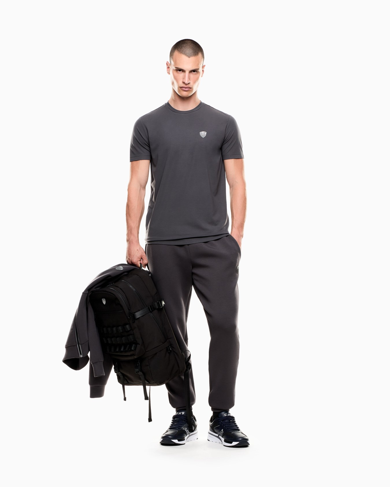 T-shirt girocollo Premium Shield in misto viscosa Slide 1