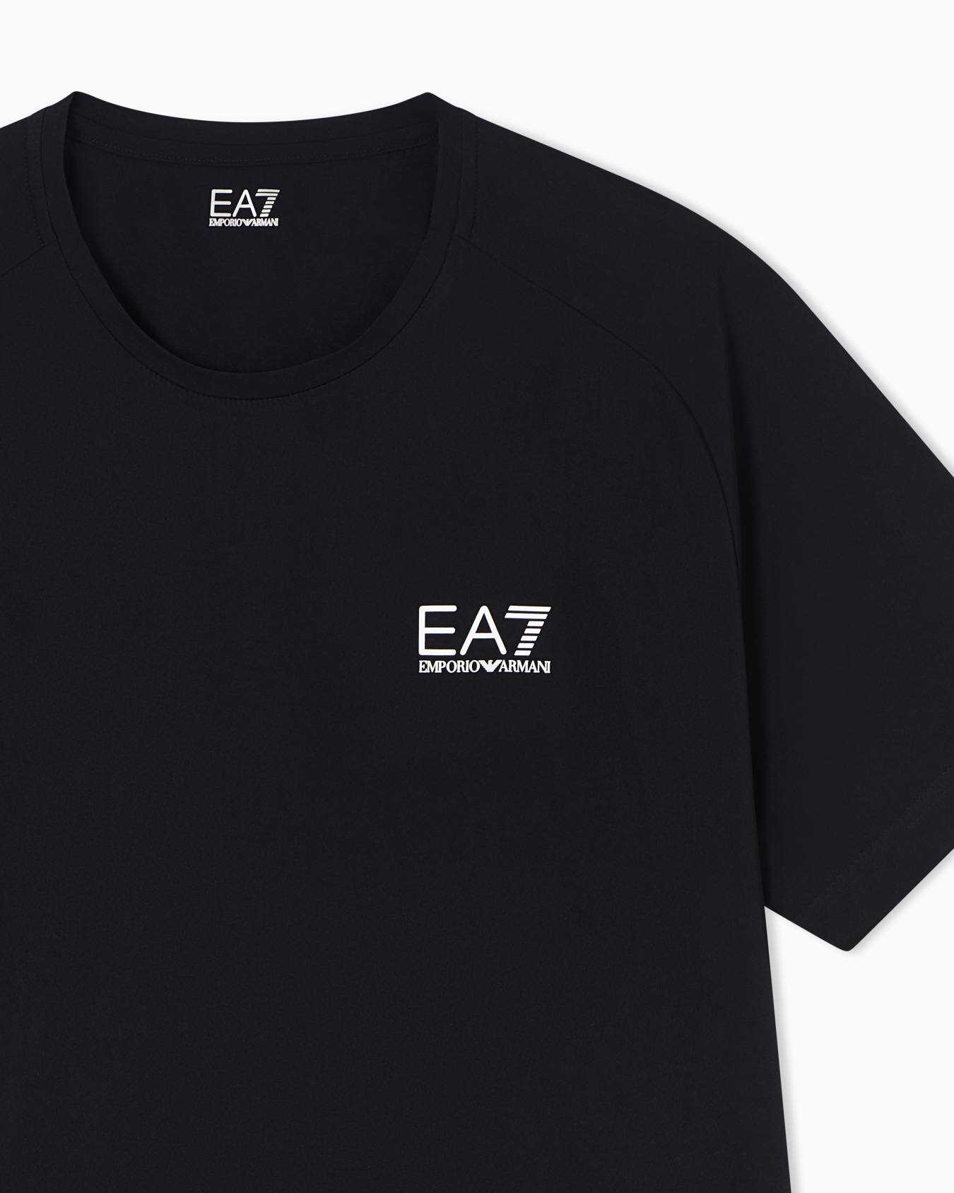 Conjunto de camiseta y pantalones cortos Dynamic Athlete de tejido técnico VENTUS7 Diapositiva 4