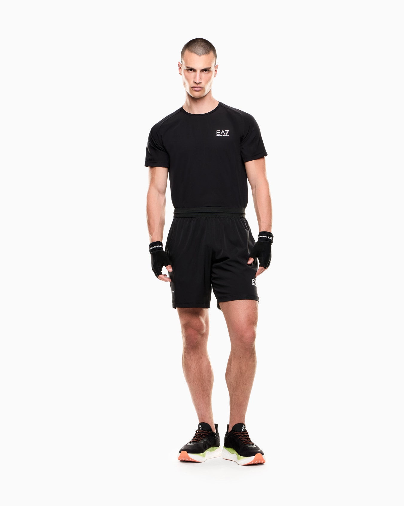 Conjunto de camiseta y pantalones cortos Dynamic Athlete de tejido técnico VENTUS7 Diapositiva 1