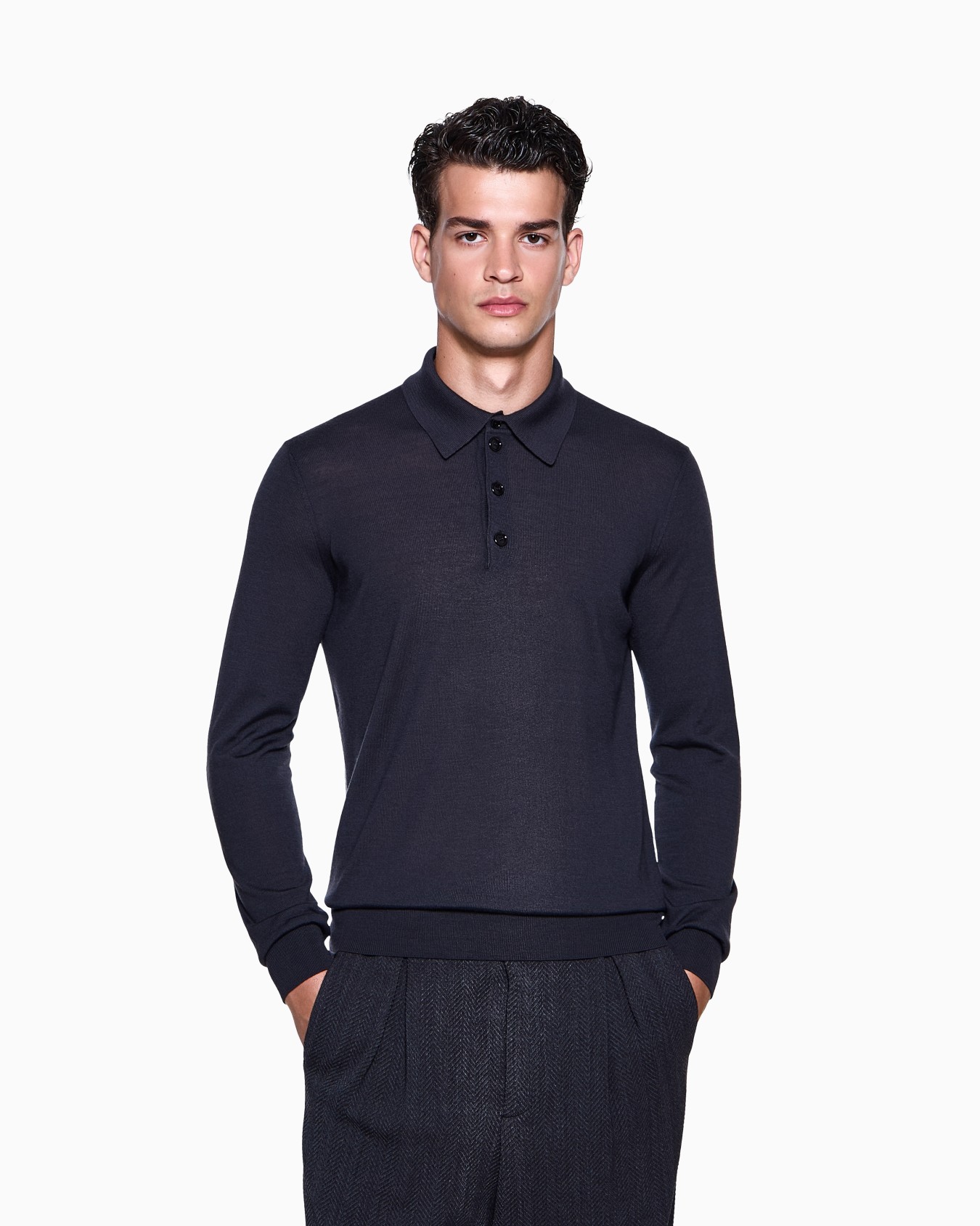 Long-sleeved polo shirt in virgin wool Slide 3