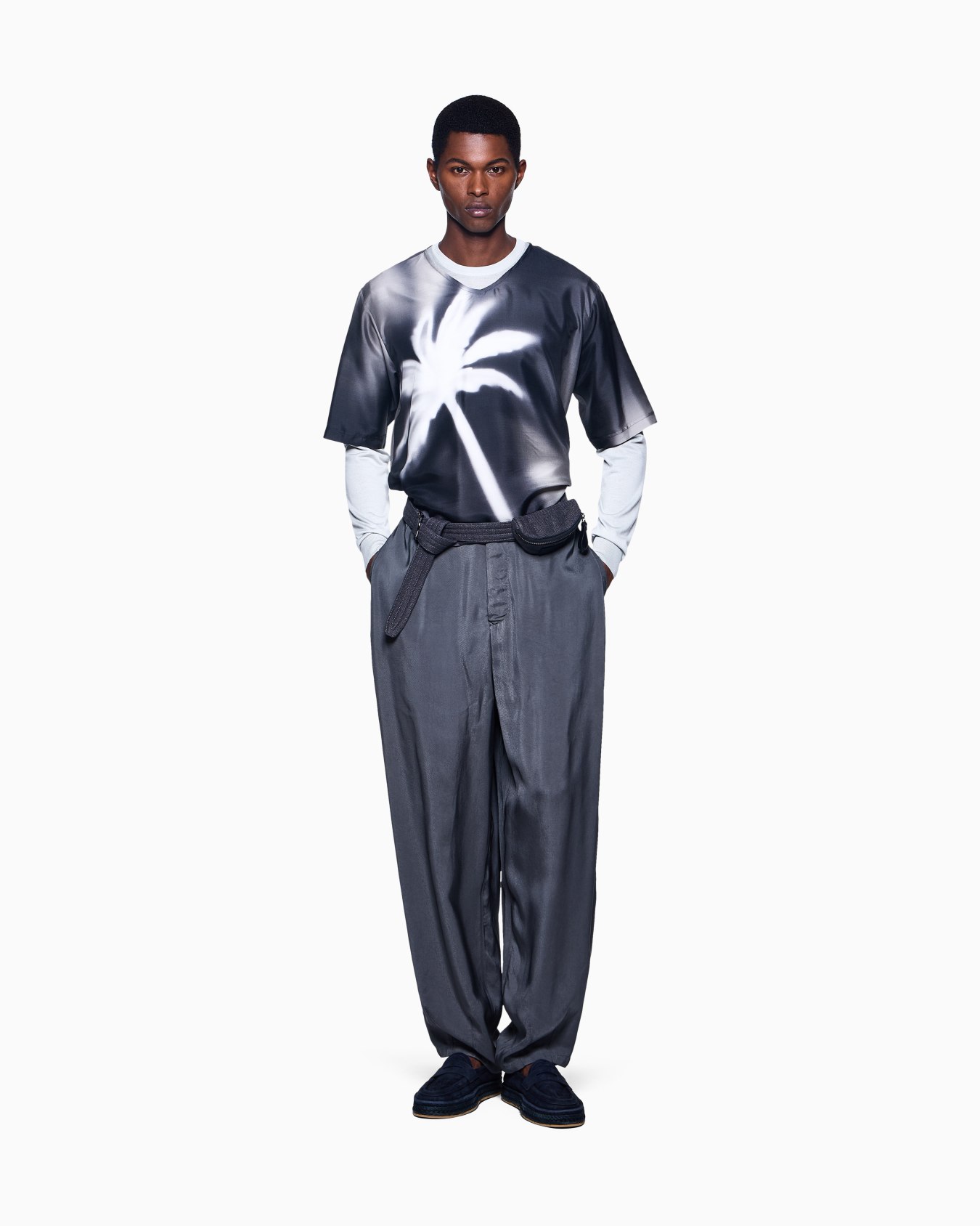 Maglia girocollo in lana vergine Slide 1