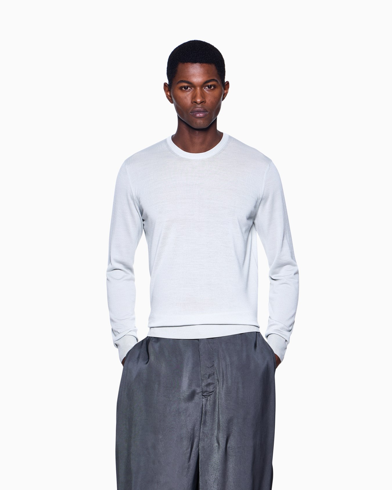 Maglia girocollo in lana vergine Slide 3