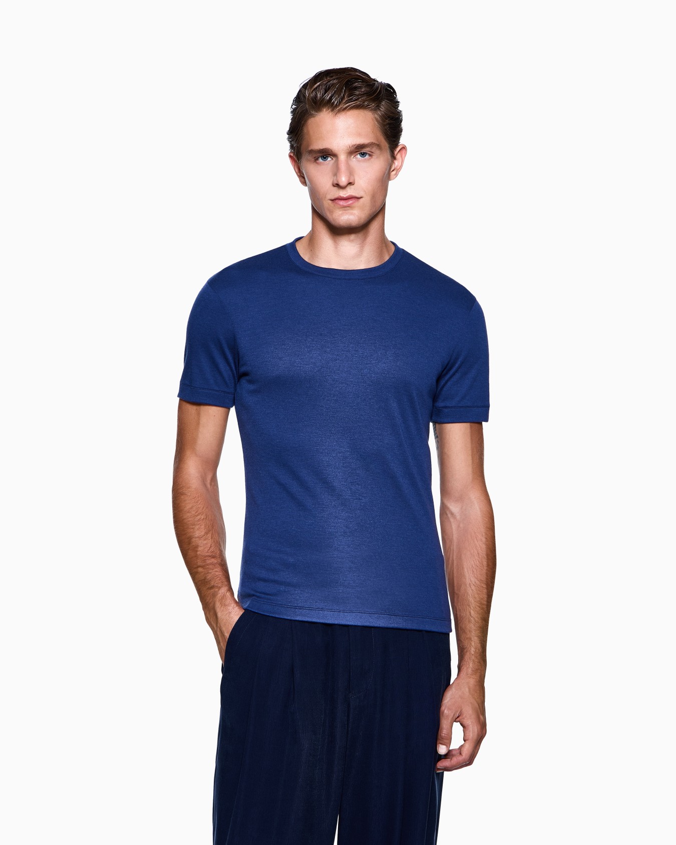  crew-neck, short-sleeved jumper in cashmere interlock Slide 3