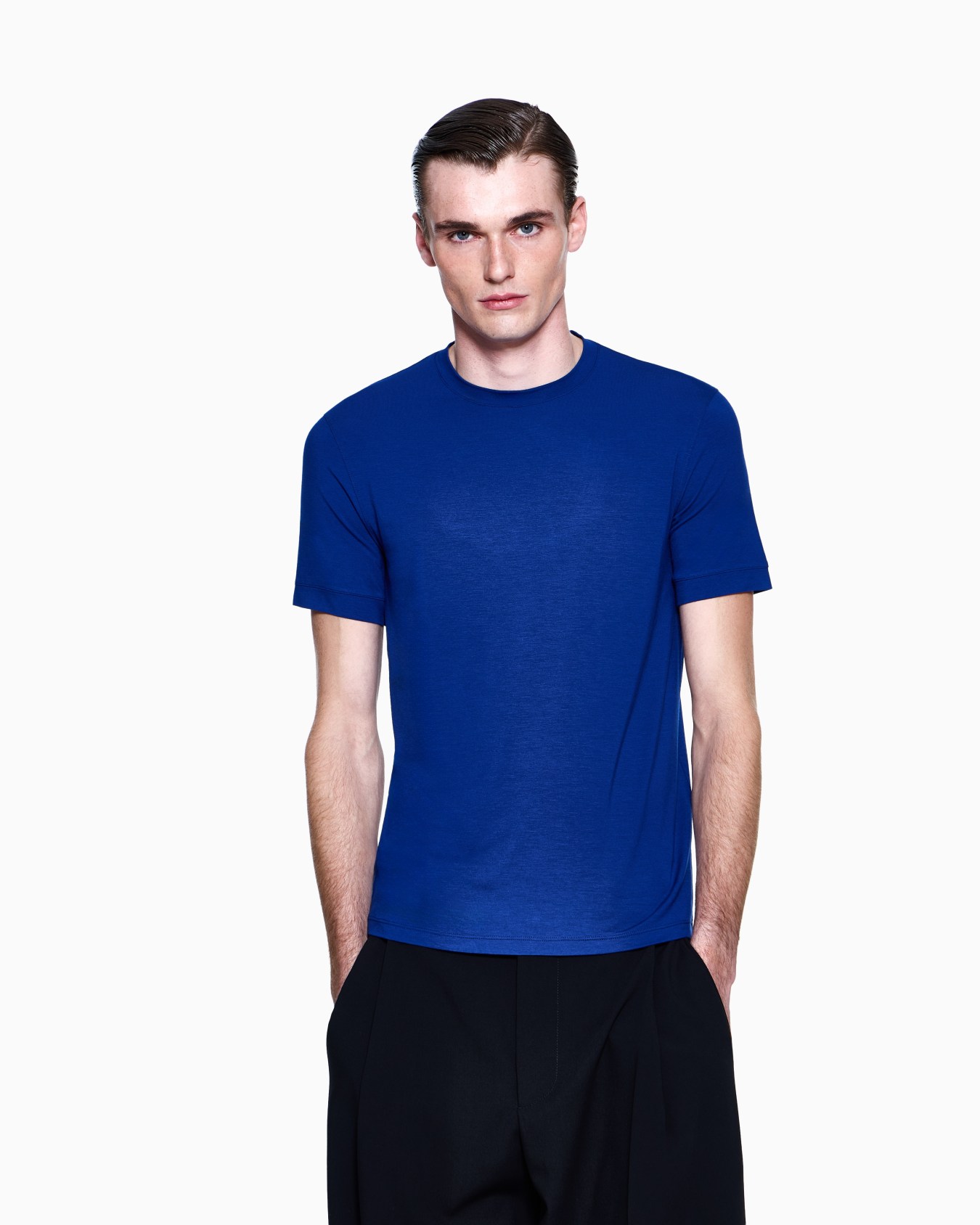 Camiseta de punto de viscosa elástico con cuello redondo y manga corta Diapositiva 3