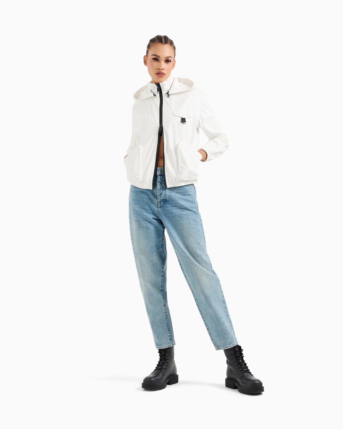 Vaqueros carrot fit J51 en denim rígido con monograma bordado Diapositiva 1