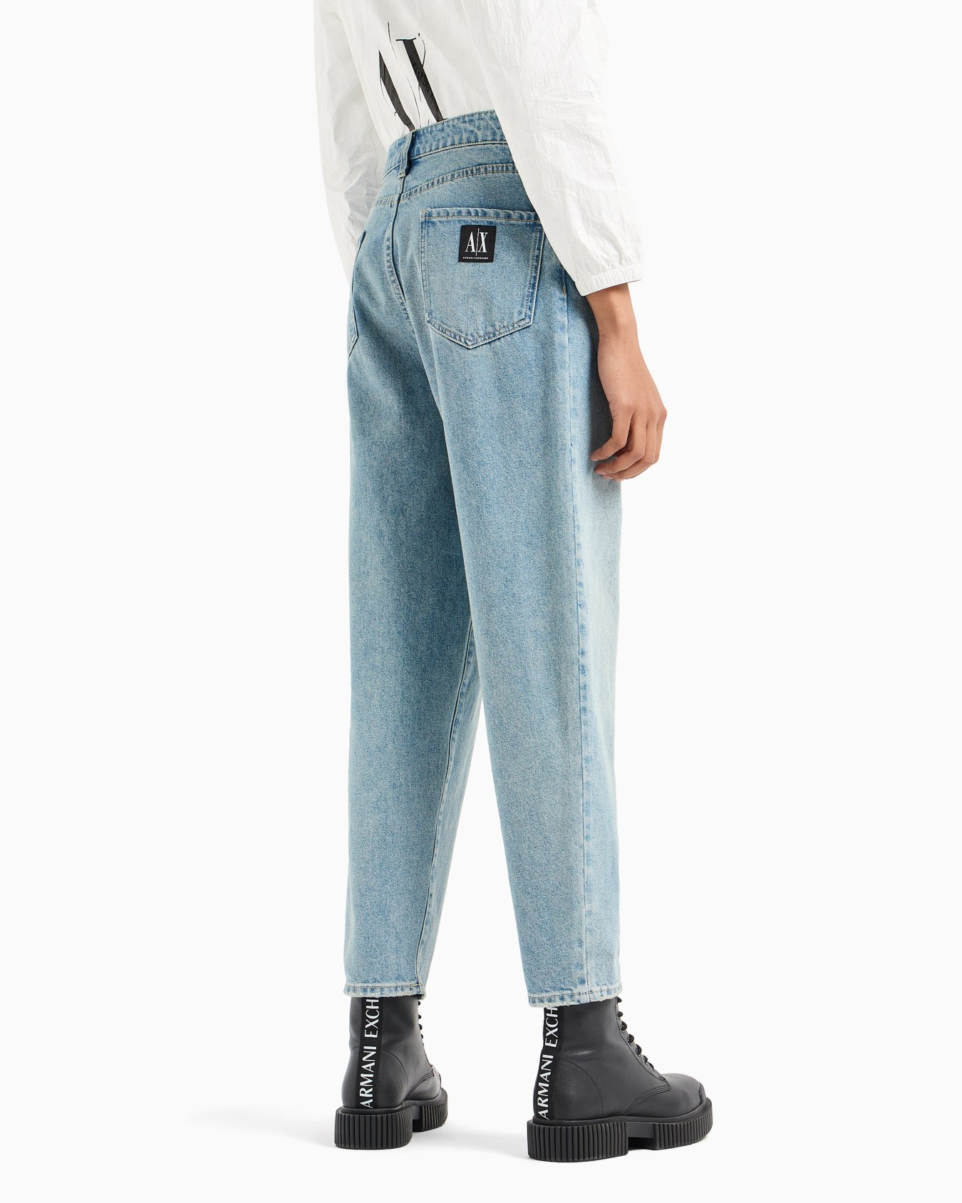 Vaqueros carrot fit J51 en denim rígido con monograma bordado Diapositiva 2