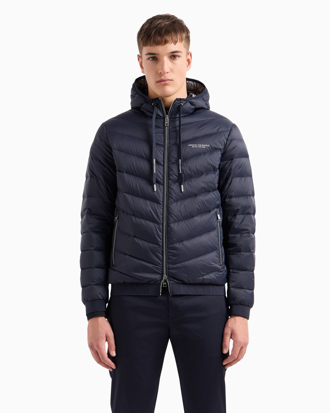 Daunenjacke mit durchgehendem Reißverschluss und Kapuze Folie 3