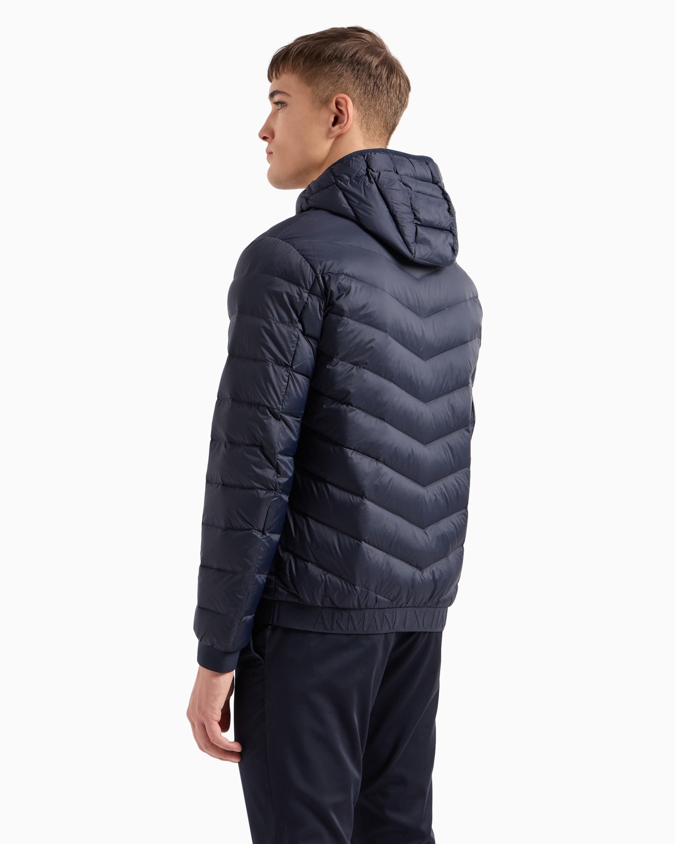 Daunenjacke mit durchgehendem Reißverschluss und Kapuze Folie 2