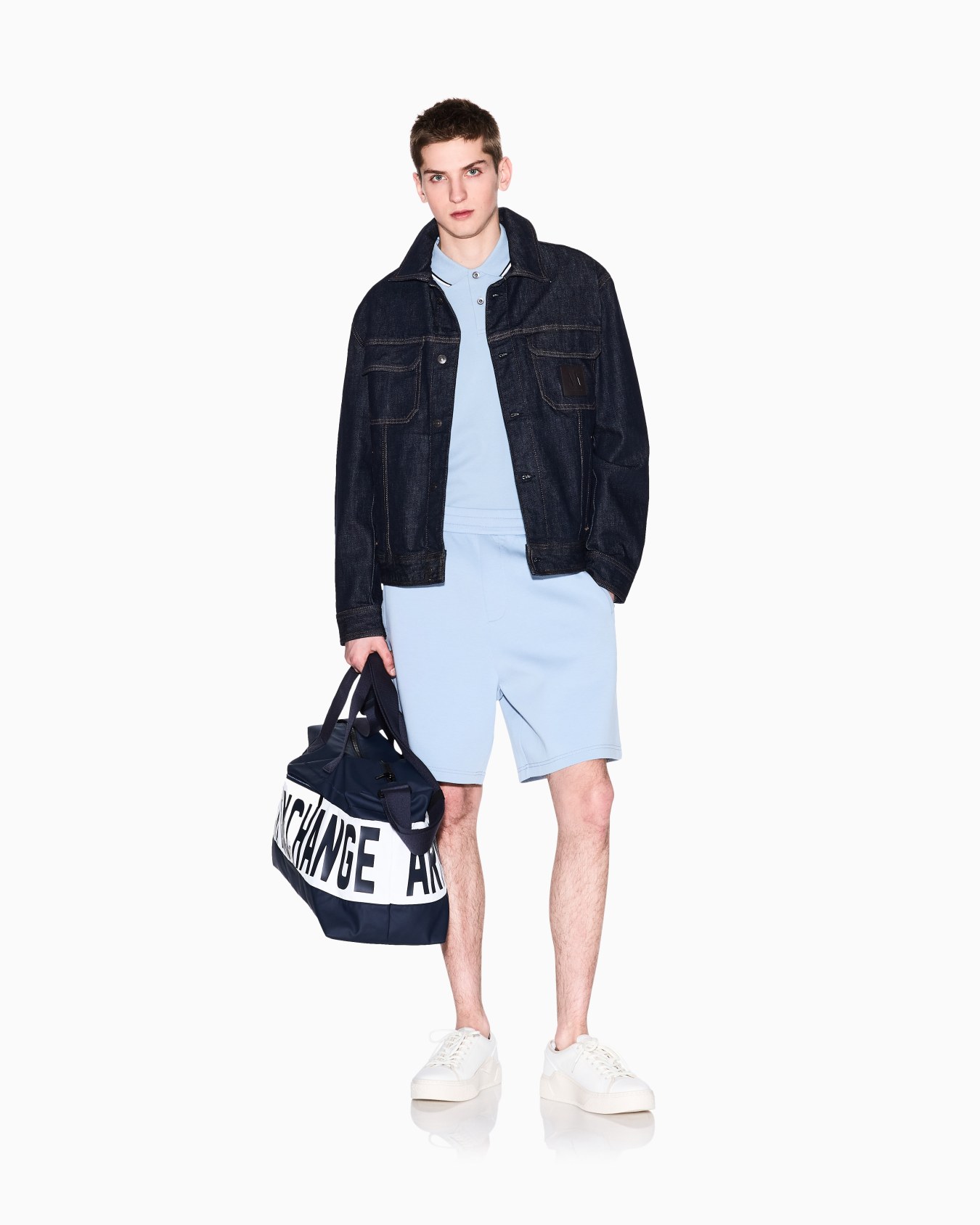 Piquet polo with contrasting details Slide 1