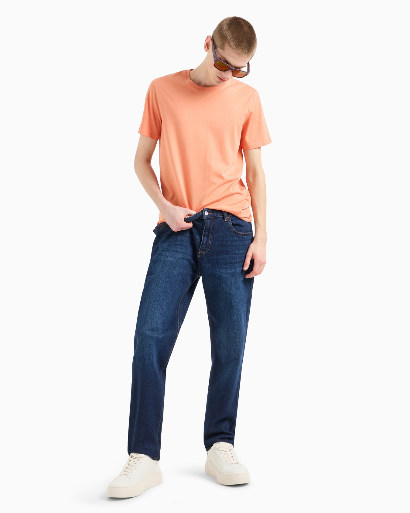 Vaqueros J13 de corte slim en denim índigo Diapositiva 3