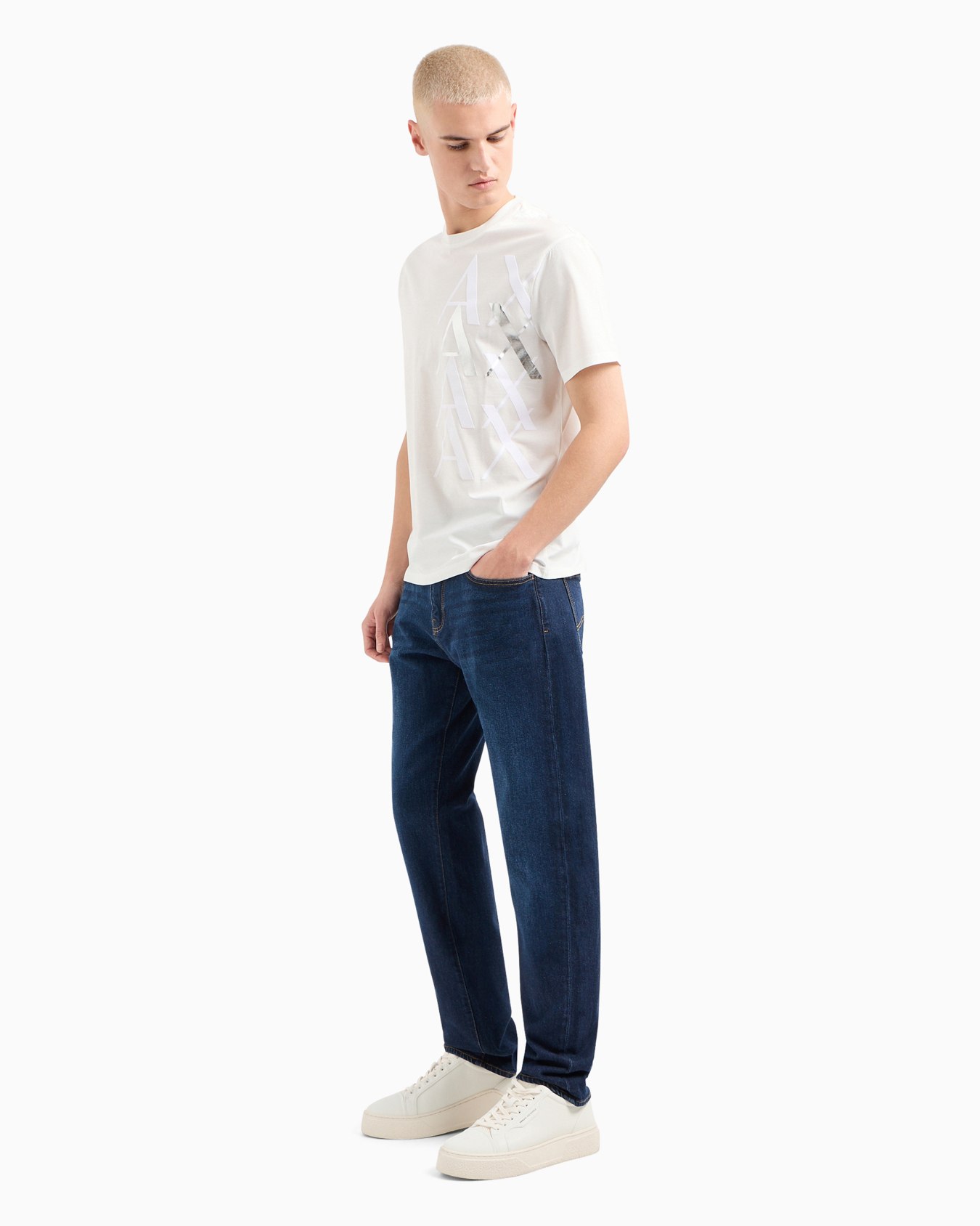 J16 boyfriend fit cropped jeans in washed denim Slide 3