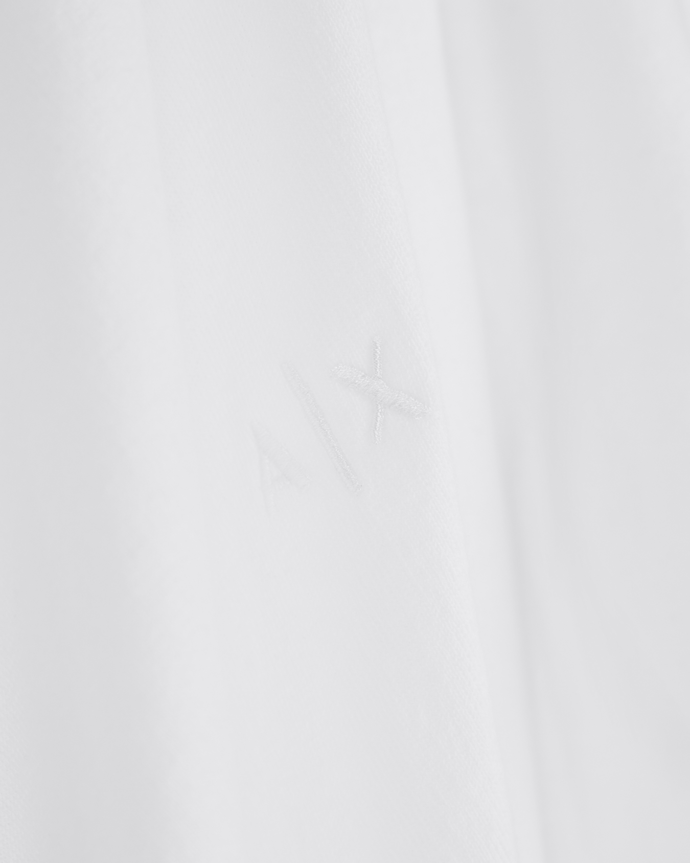 Organic shirt in cotton with a cut-out  Slide 4