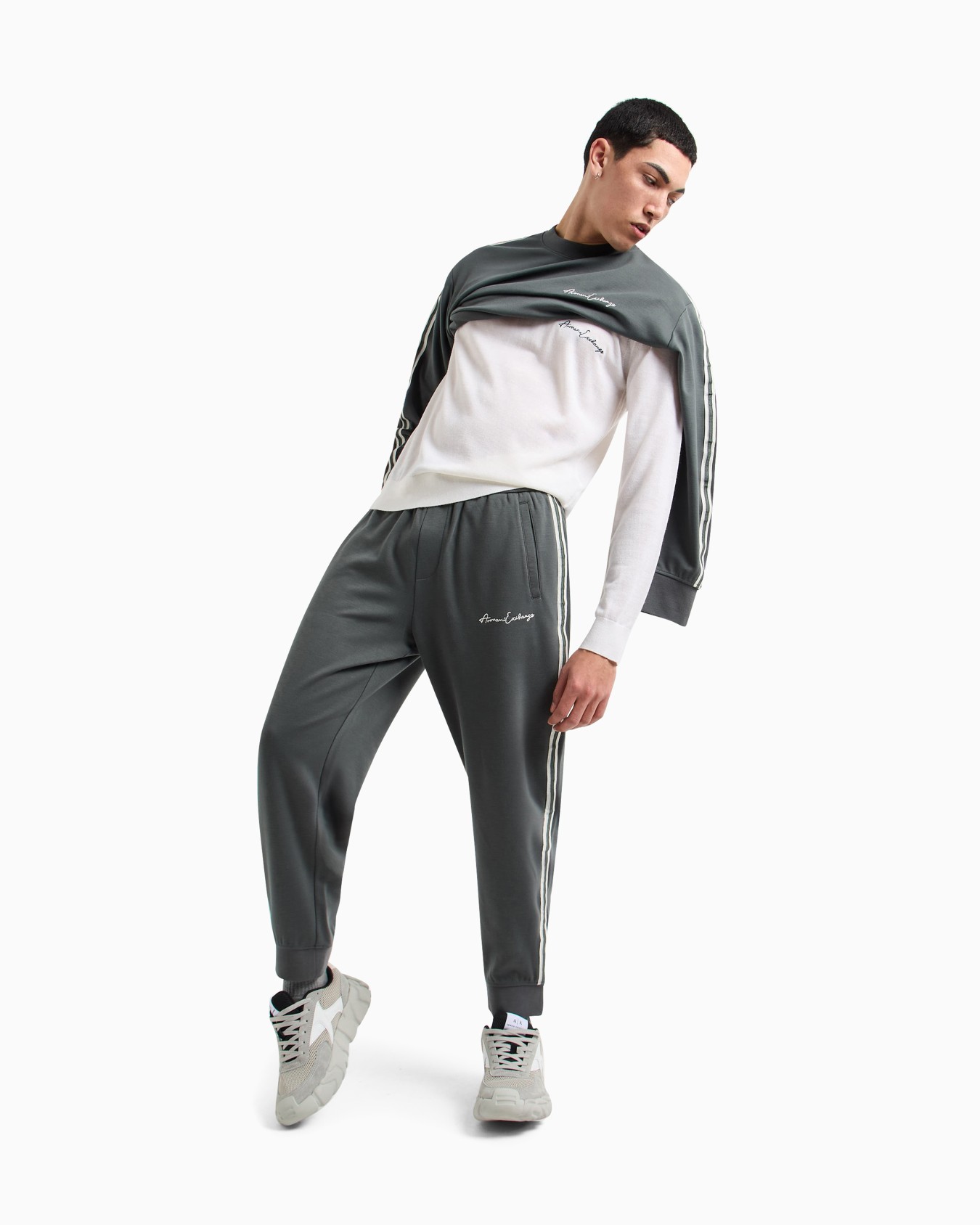 Logo Signature Joggers Slide 1
