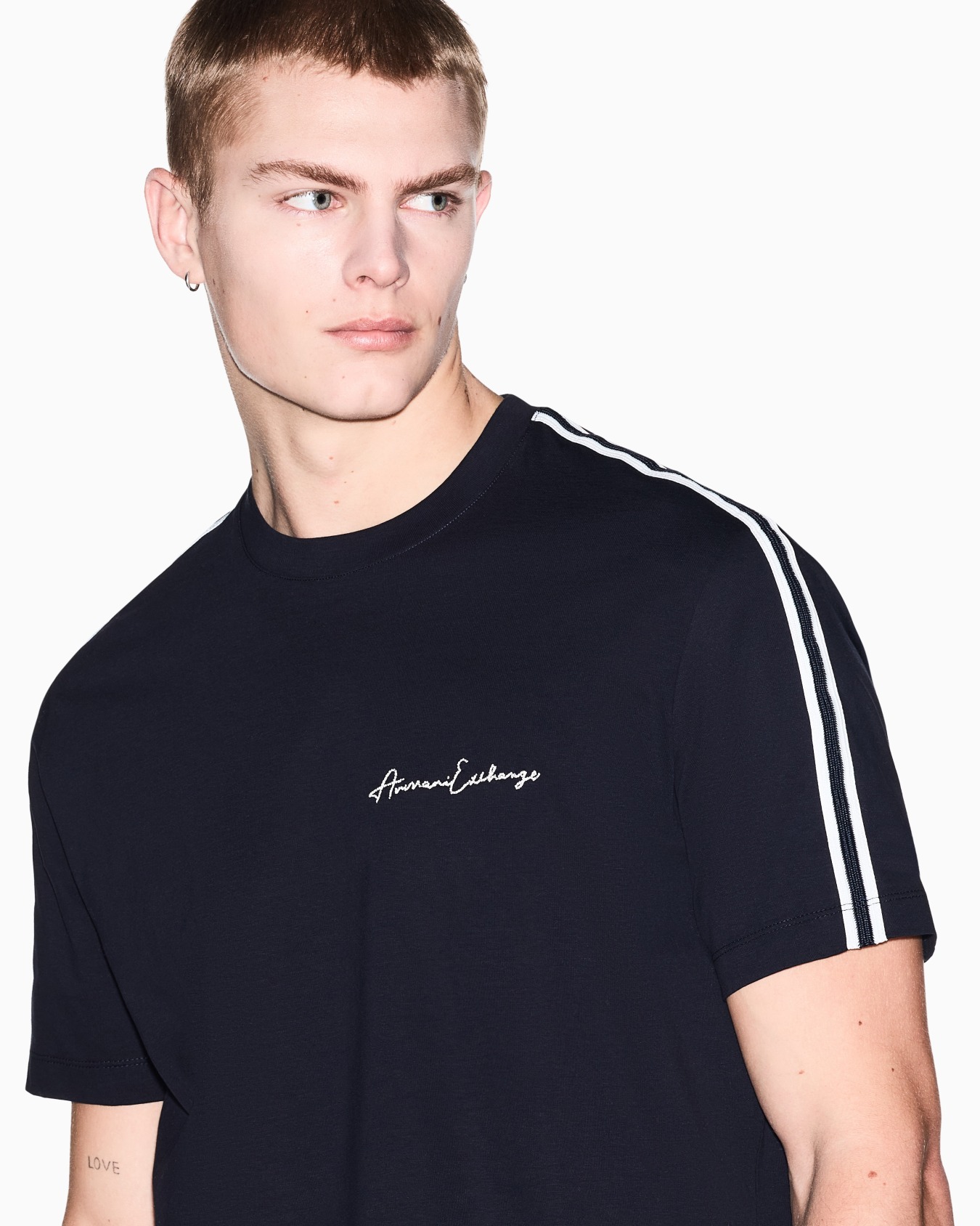 T-shirt à col rond et logo Signature Diapositive 6