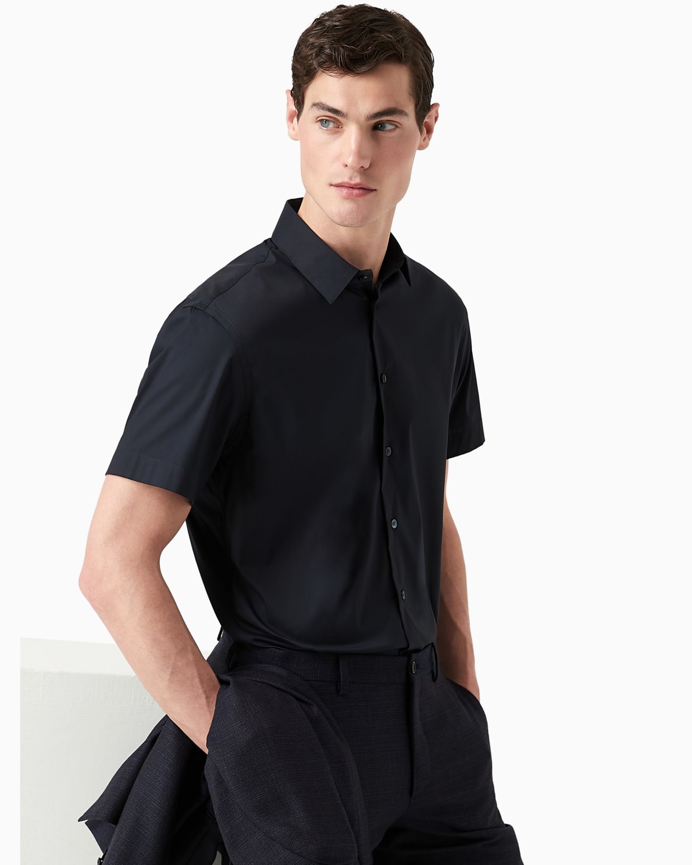 Chemise à manches courtes en tissu uni stretch Diapositive 4