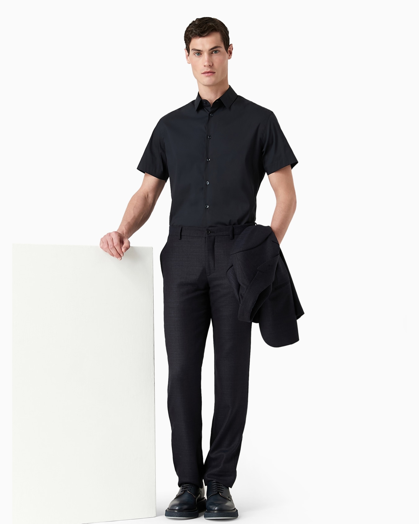 Chemise à manches courtes en tissu uni stretch Diapositive 3