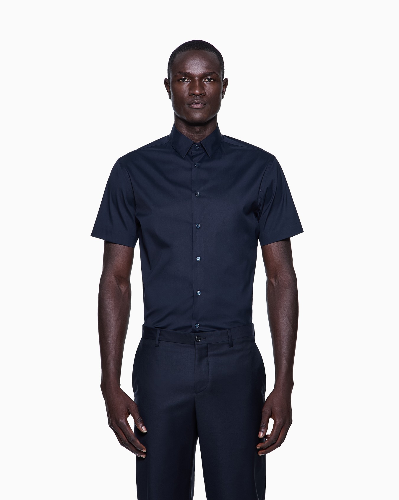 Chemise à manches courtes en tissu uni stretch Diapositive 3