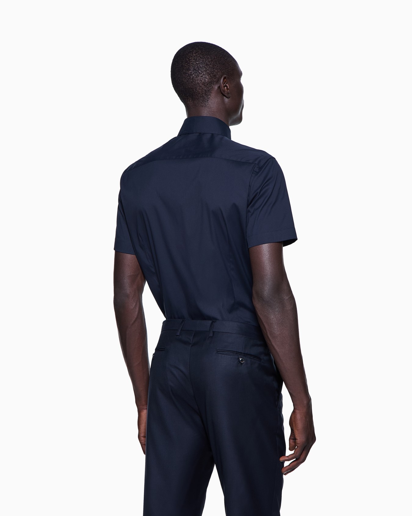 Chemise à manches courtes en tissu uni stretch Diapositive 2