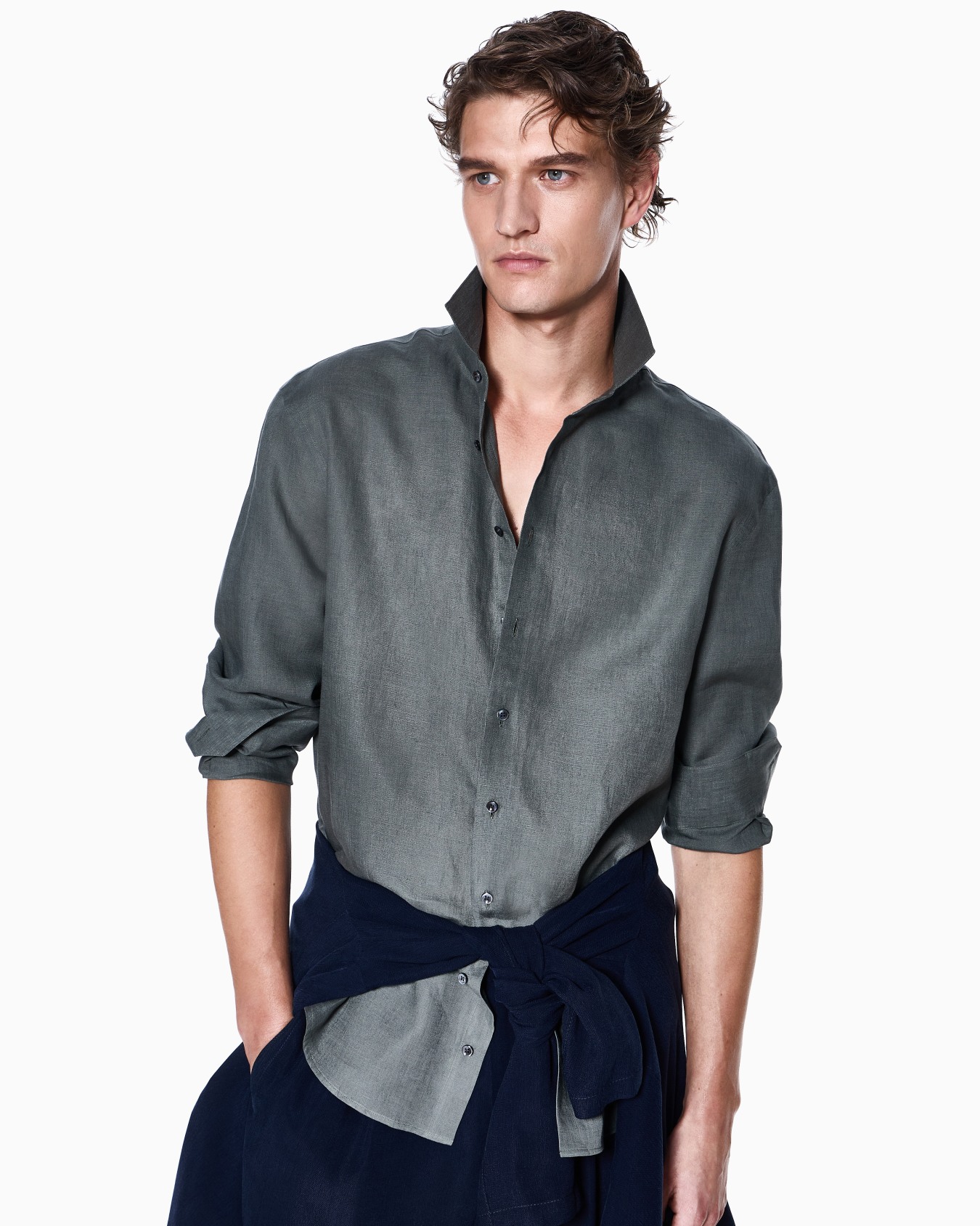 Regular-fit shirt in linen Slide 5