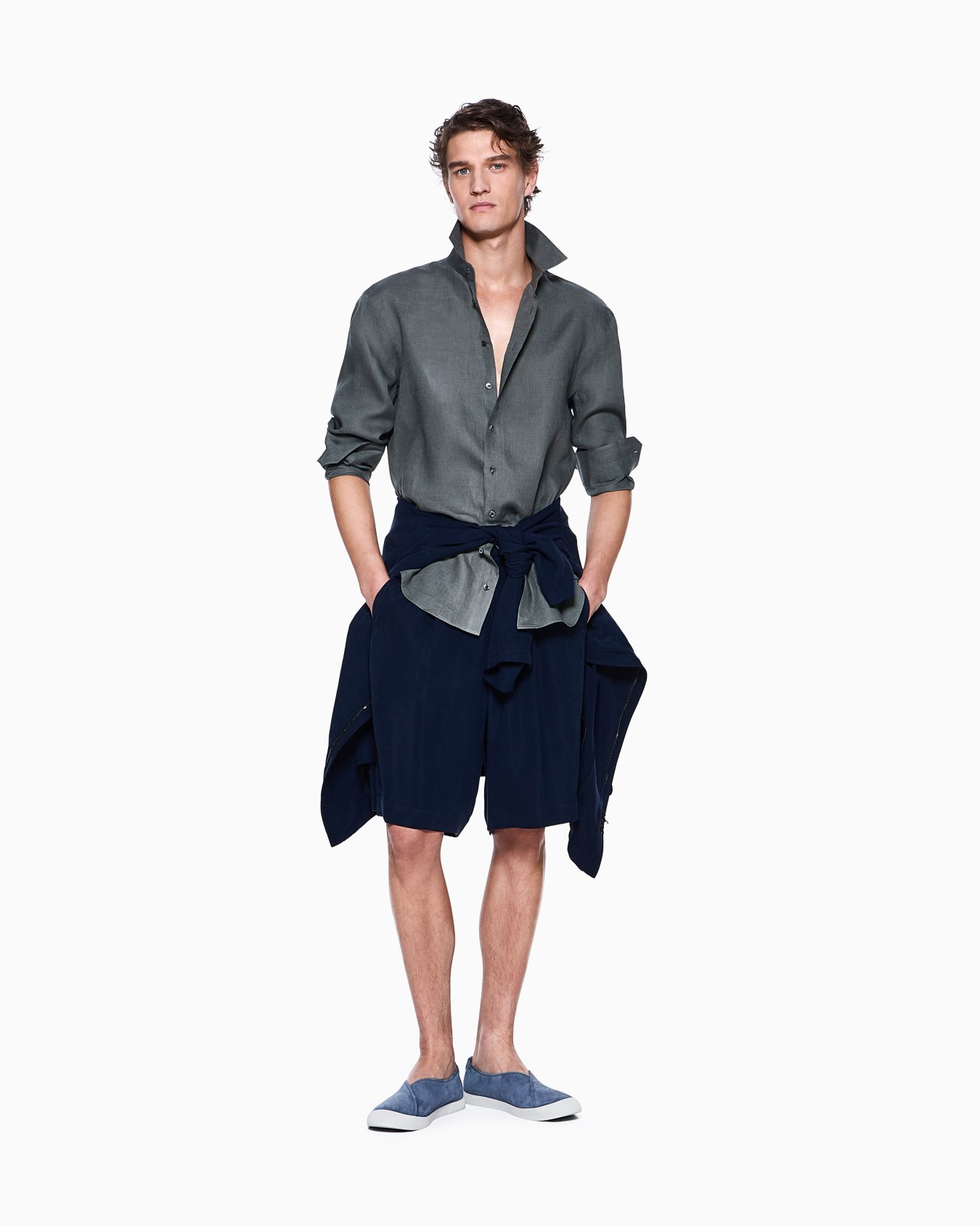 Regular-fit shirt in linen Slide 1