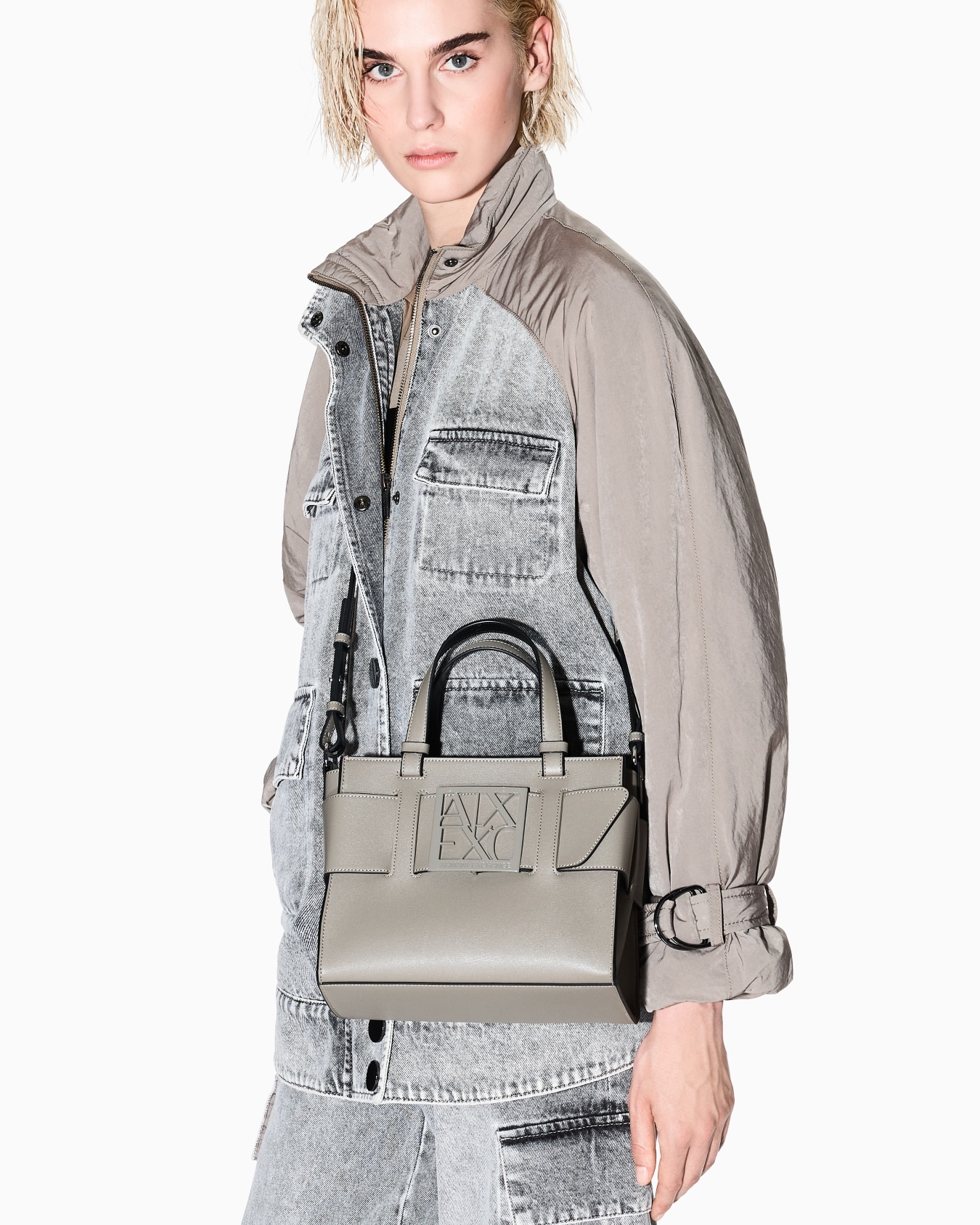 Medium tote bag with double handles and shoulder strap Slide 6