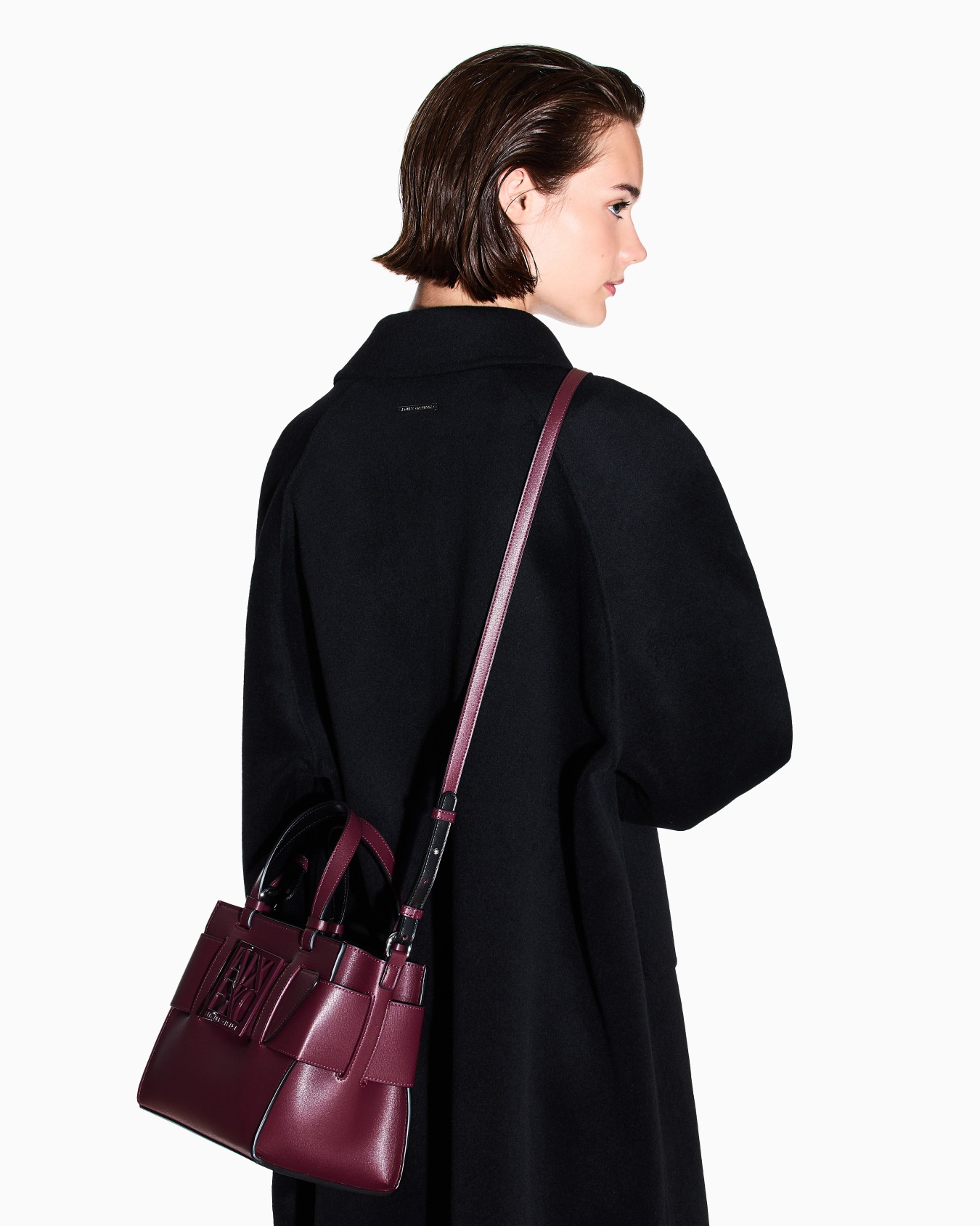 Medium tote bag with double handles and shoulder strap Slide 6