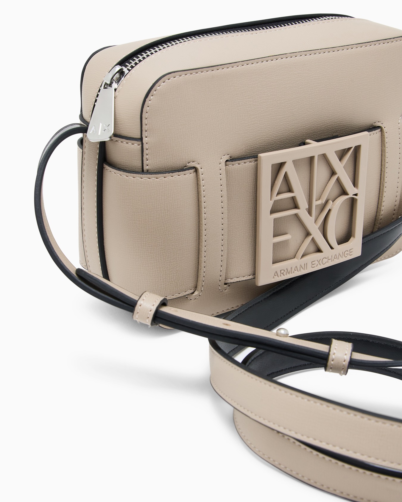 Camera case with adjustable shoulder strap Slide 4