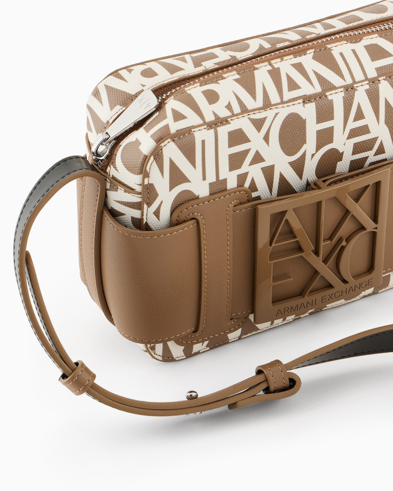 Camera case bag with contrasting detail Slide 4