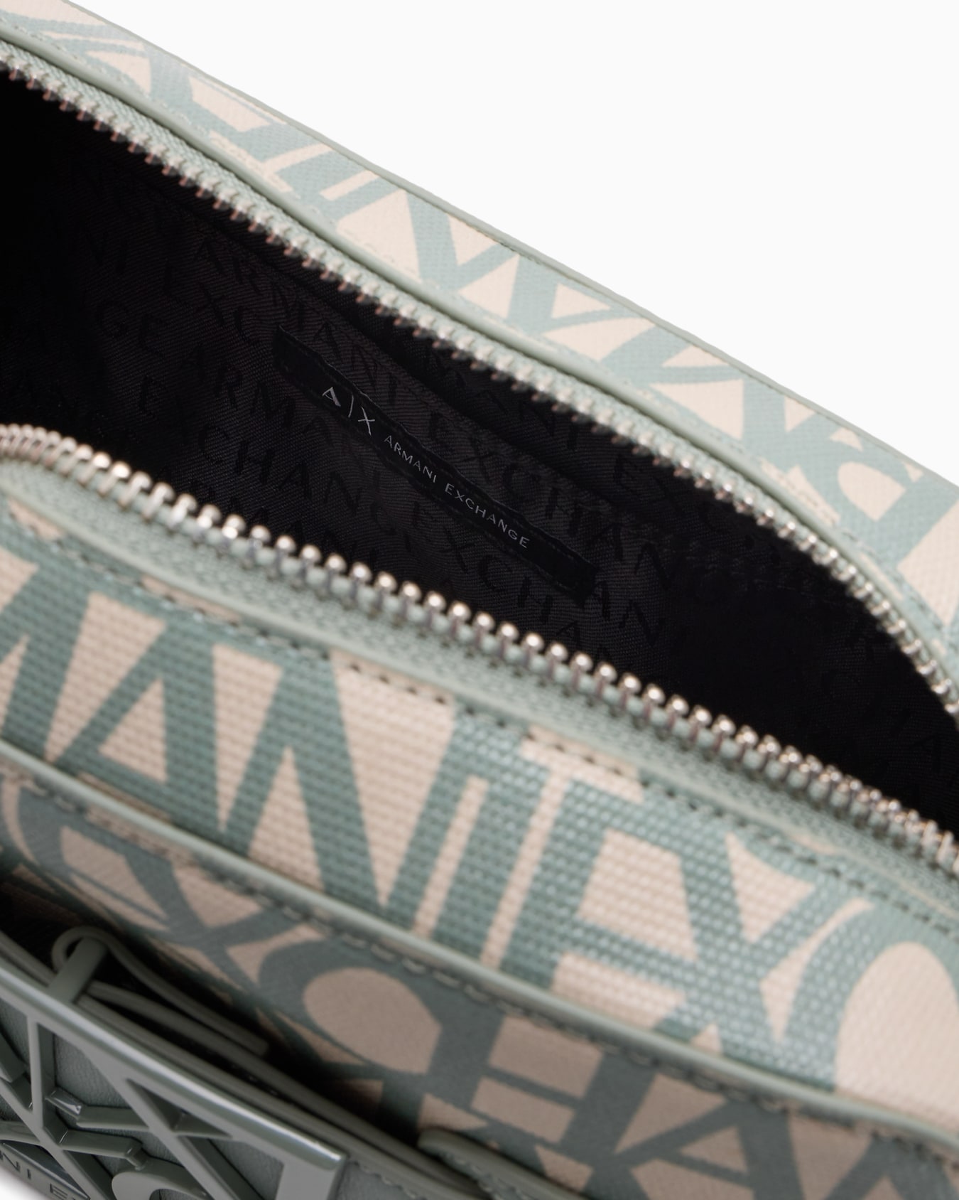 Camera case bag with contrasting detail Slide 3