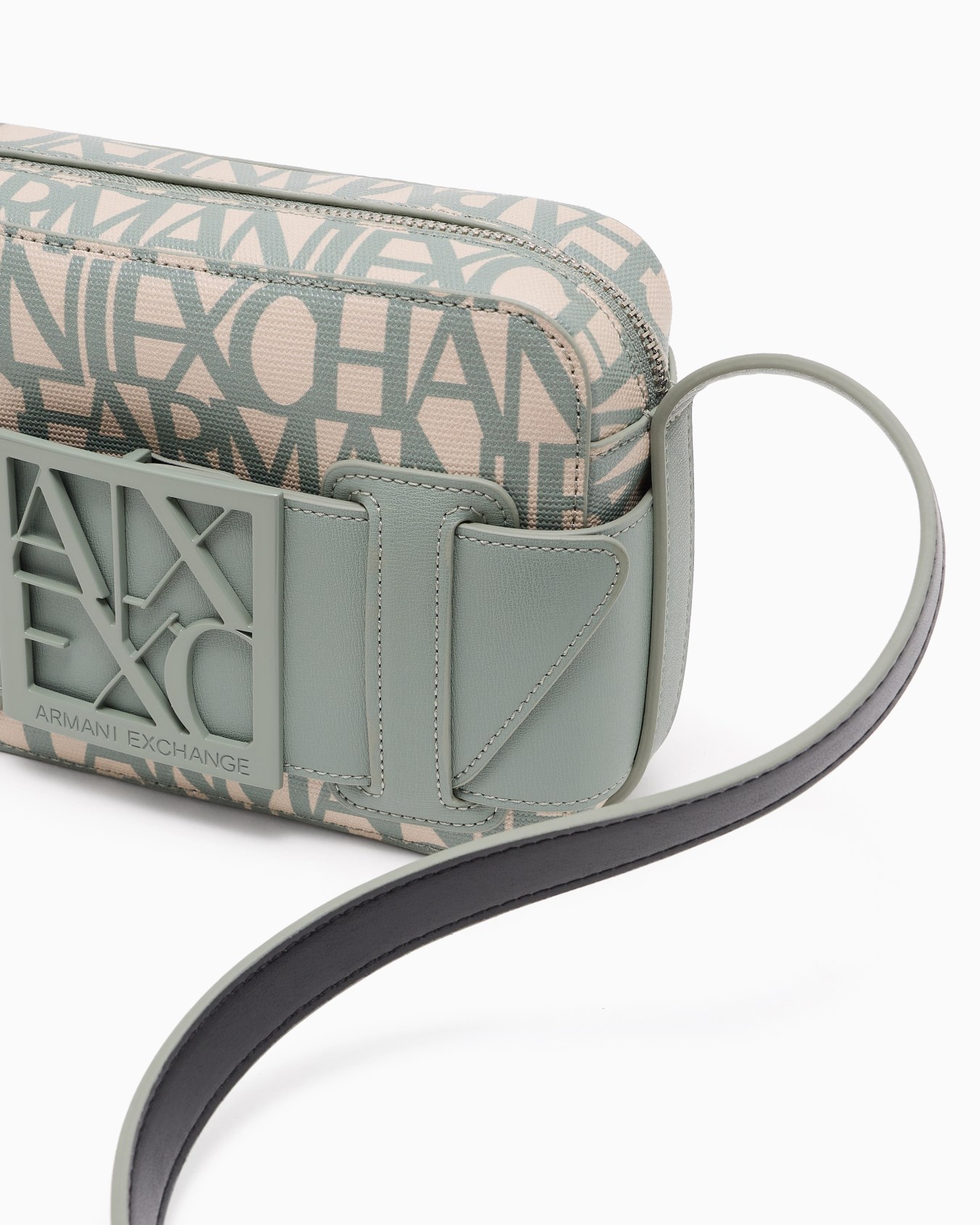 Camera case bag with contrasting detail Slide 4