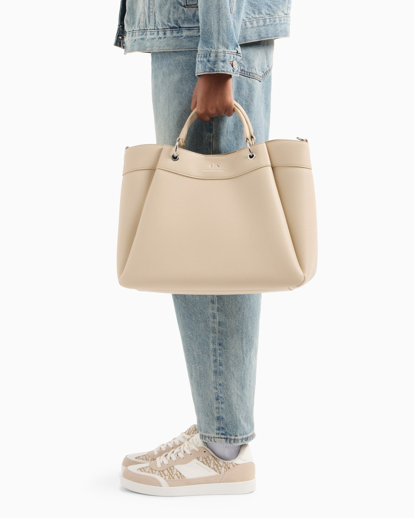 Large handbag with degradè shoulder strap Slide 5