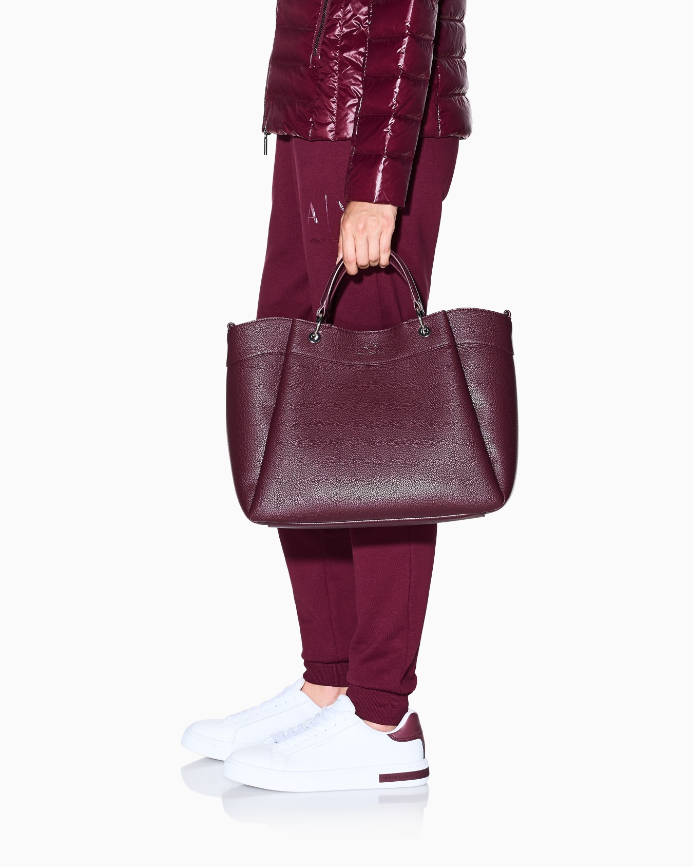 Large handbag with degradè shoulder strap Slide 5