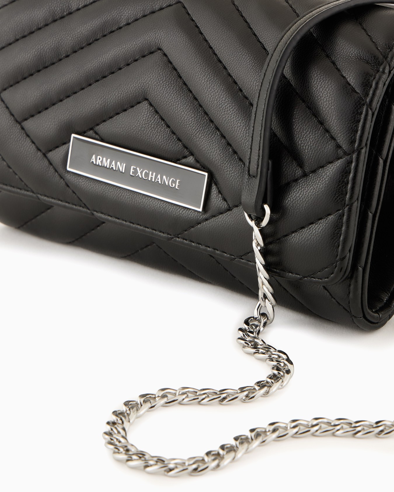 Wallet with flap and quilted shoulder strap Slide 4