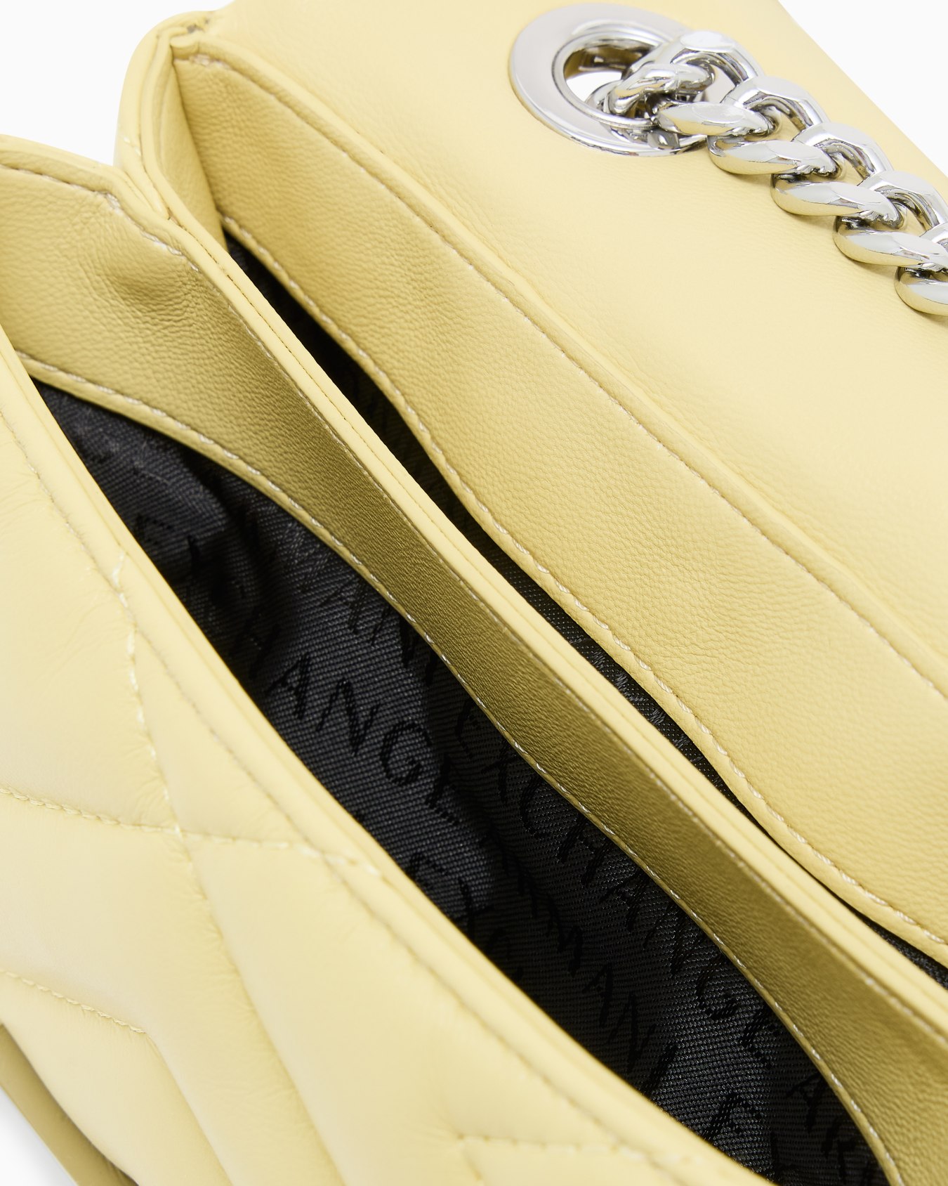 Bolso bandolera pequeño con acabado matelassé Diapositiva 3