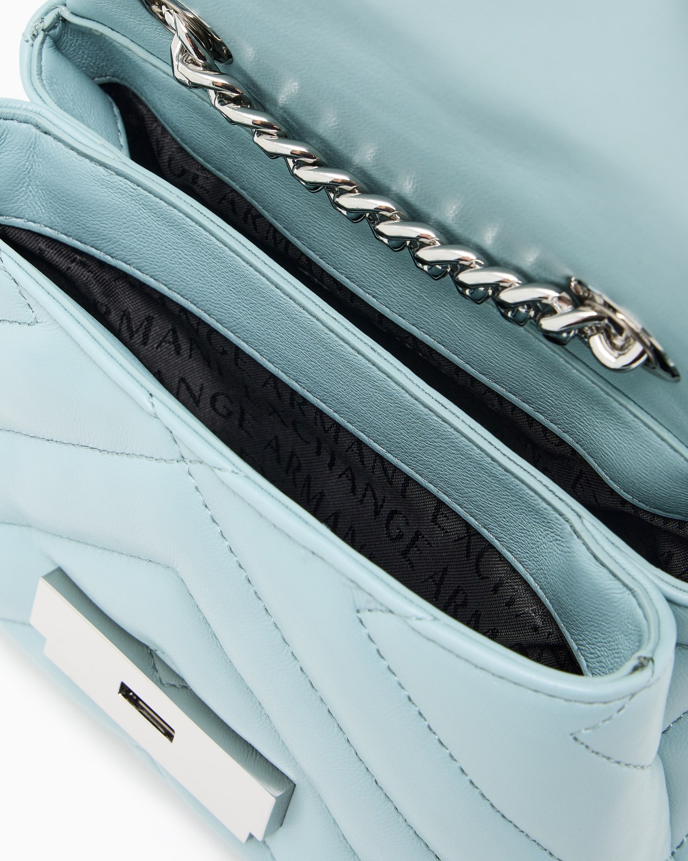 Small shoulder bag with quilted workmanship Slide 3