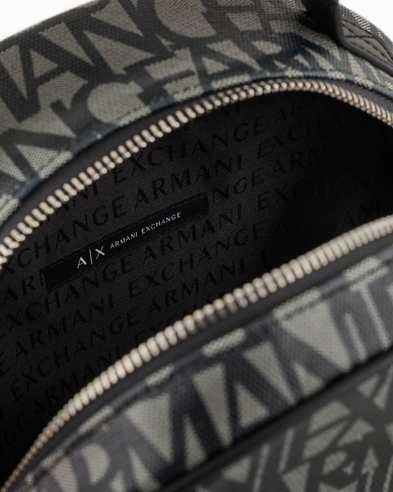 Backpack with contrasting allover logo Diapositiva 3
